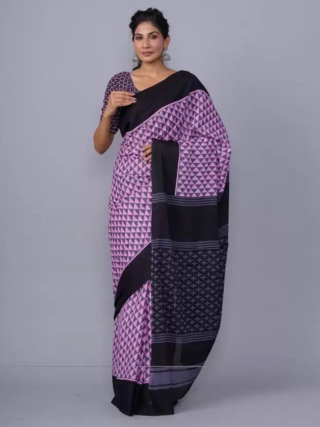 

TROPWEAR Geometric Block Printed Pure Cotton Saree, Purple