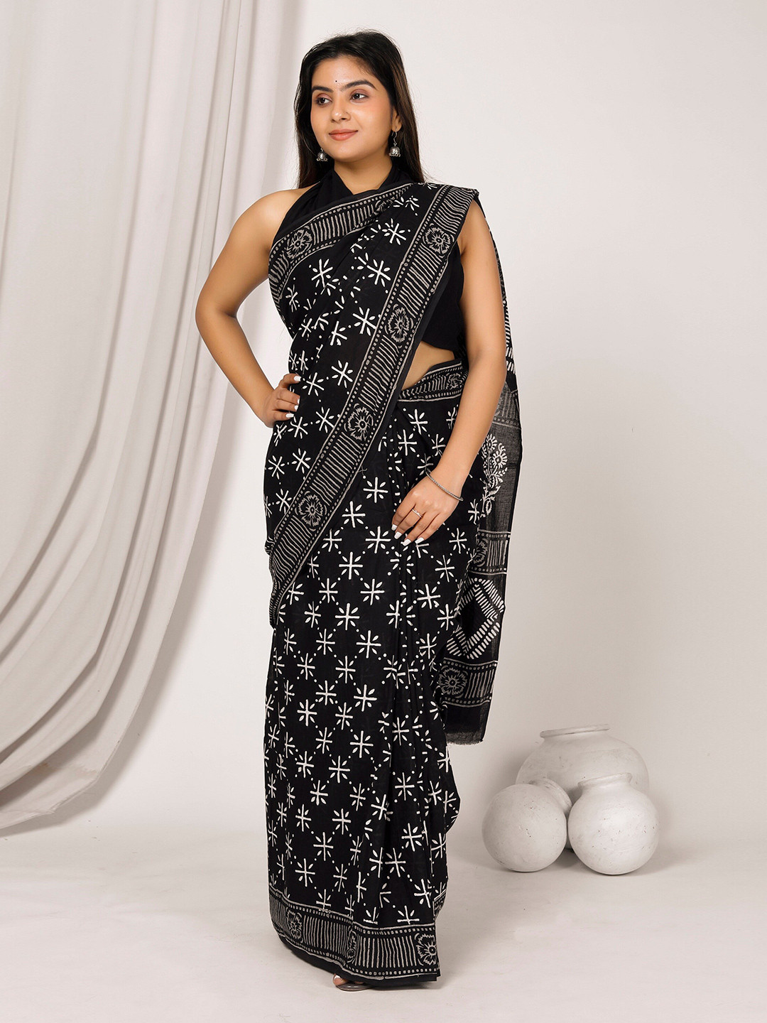

Sanganeri Print Floral Pure Cotton Bagru Saree, Black