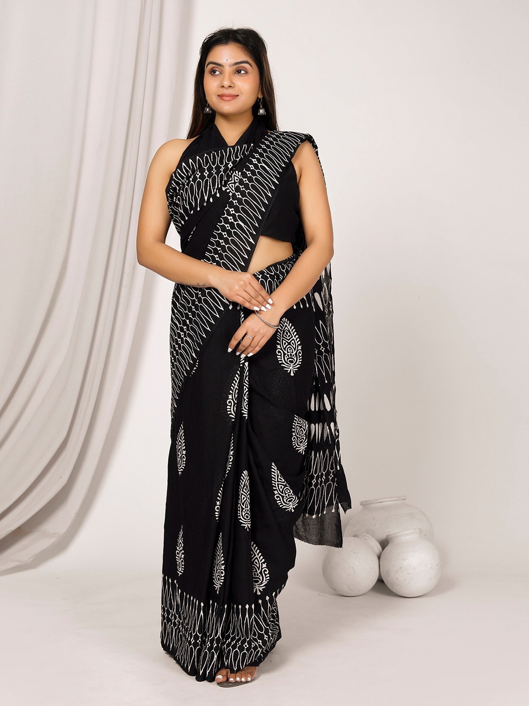 

Sanganeri Print Ethnic Motifs Pure Cotton Bagru Saree, Black