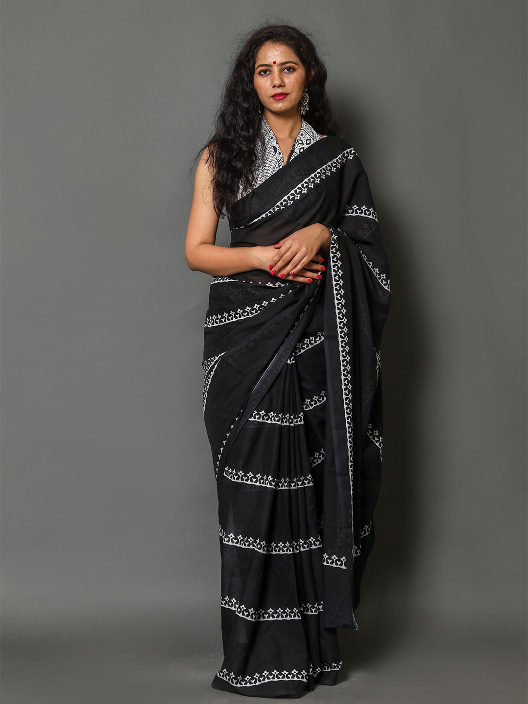 

Sanganeri Print Ethnic Motifs Printed Pure Cotton Bagru Saree, Black