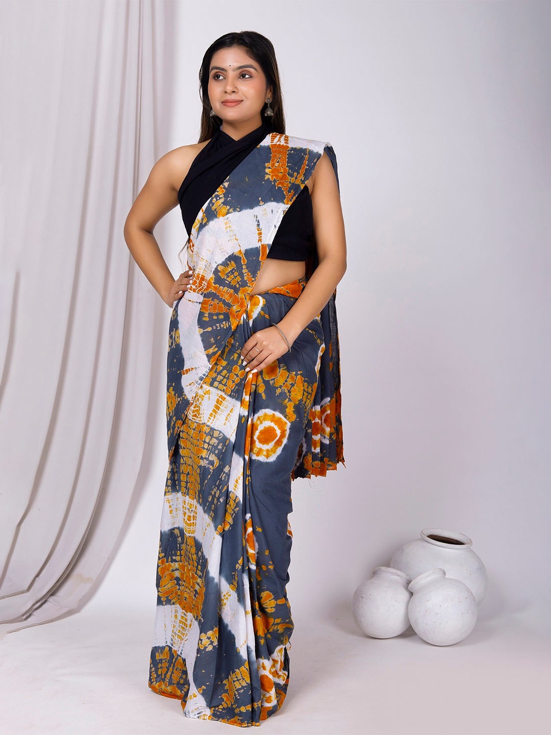 

Sanganeri Print Tie & Dye Printed Pure Cotton Bagru Saree, Grey