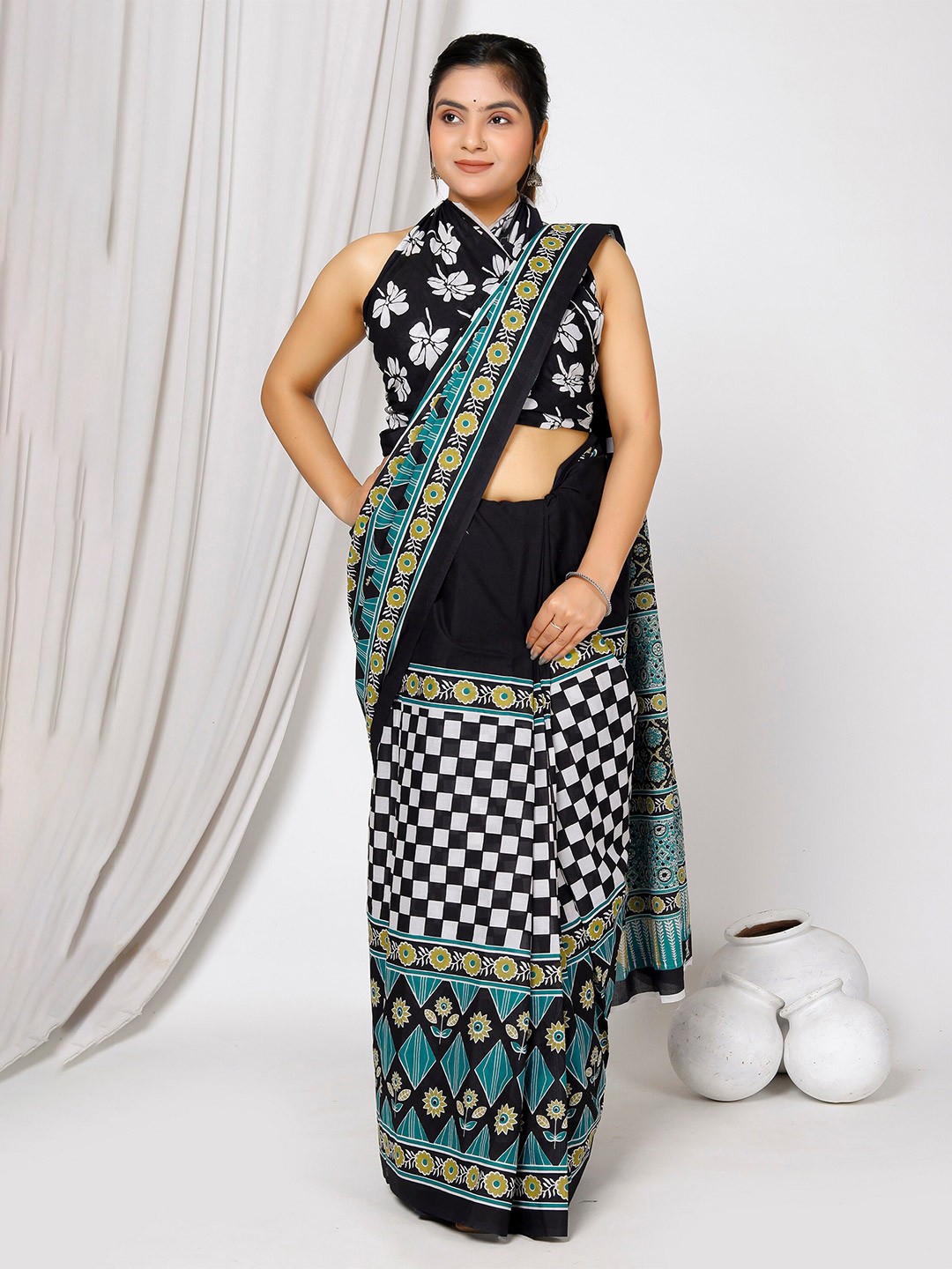 

Sanganeri Print Checked Pure Cotton Block Print Saree, Black