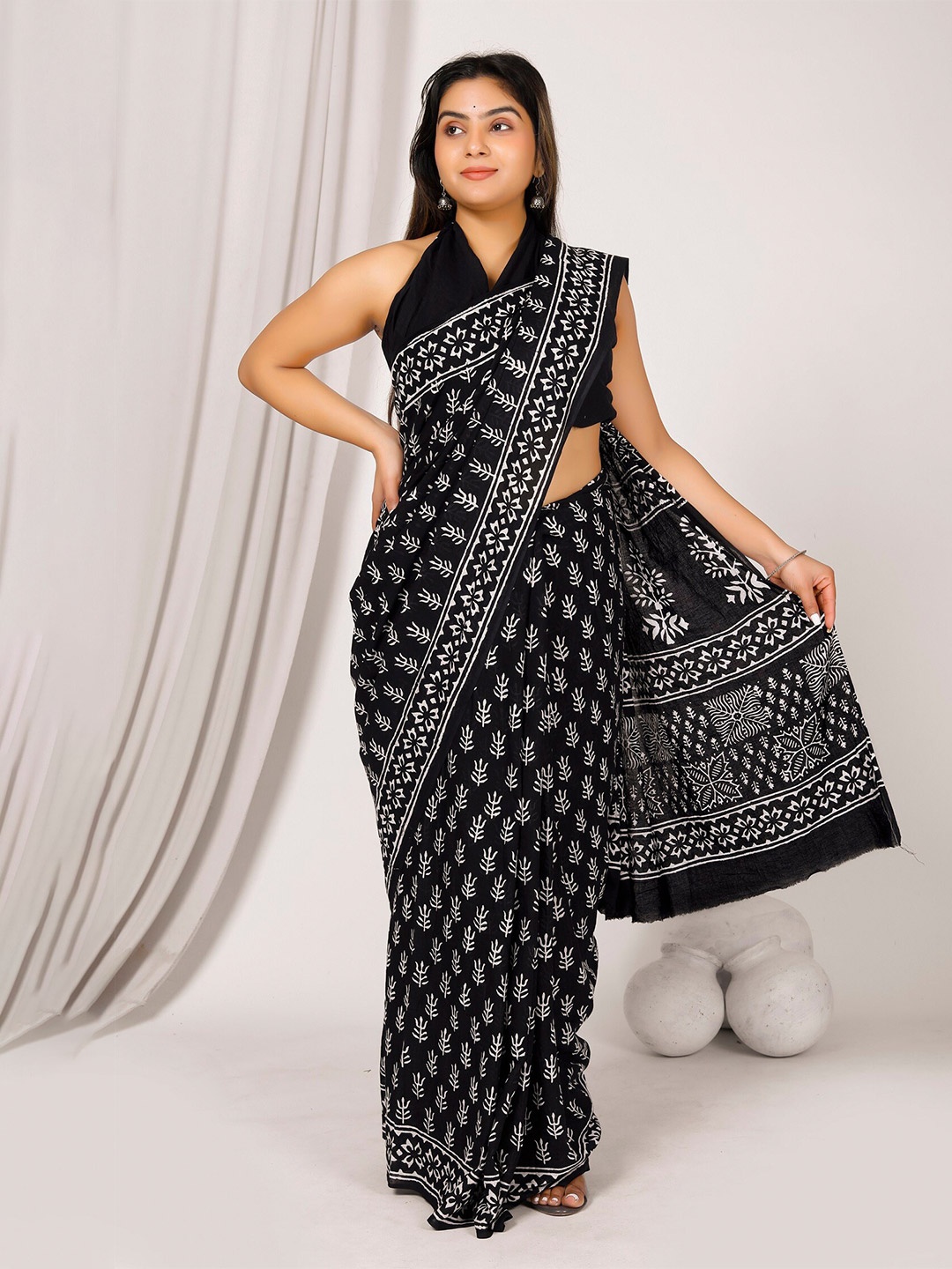 

Sanganeri Print Floral Printed Pure Cotton Block Print Saree, Black