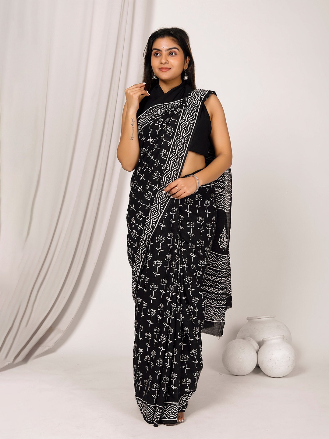 

Sanganeri Print Floral Printed Pure Cotton Block Print Saree, Black