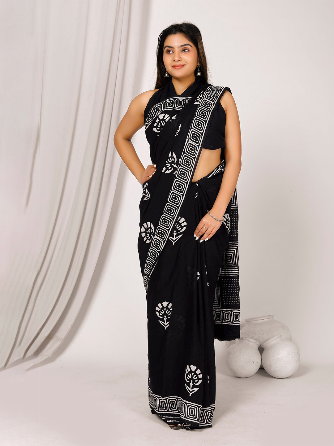 

Sanganeri Print Floral Pure Cotton Ikat Saree, Black