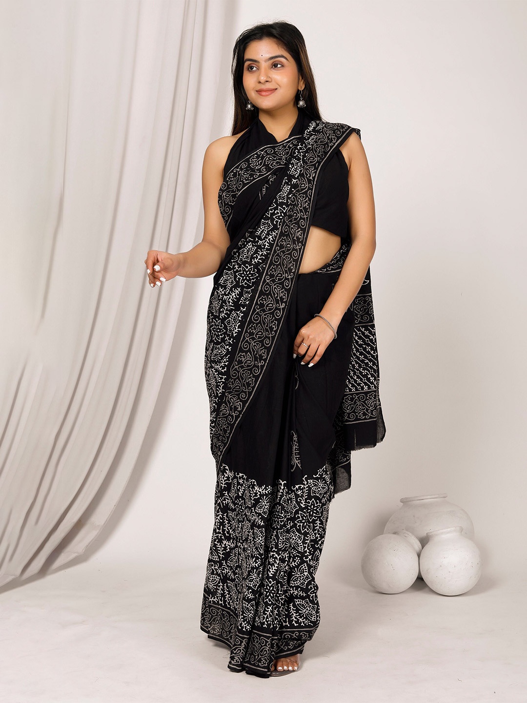 

Sanganeri Print Floral Pure Cotton Ikat Saree, Black