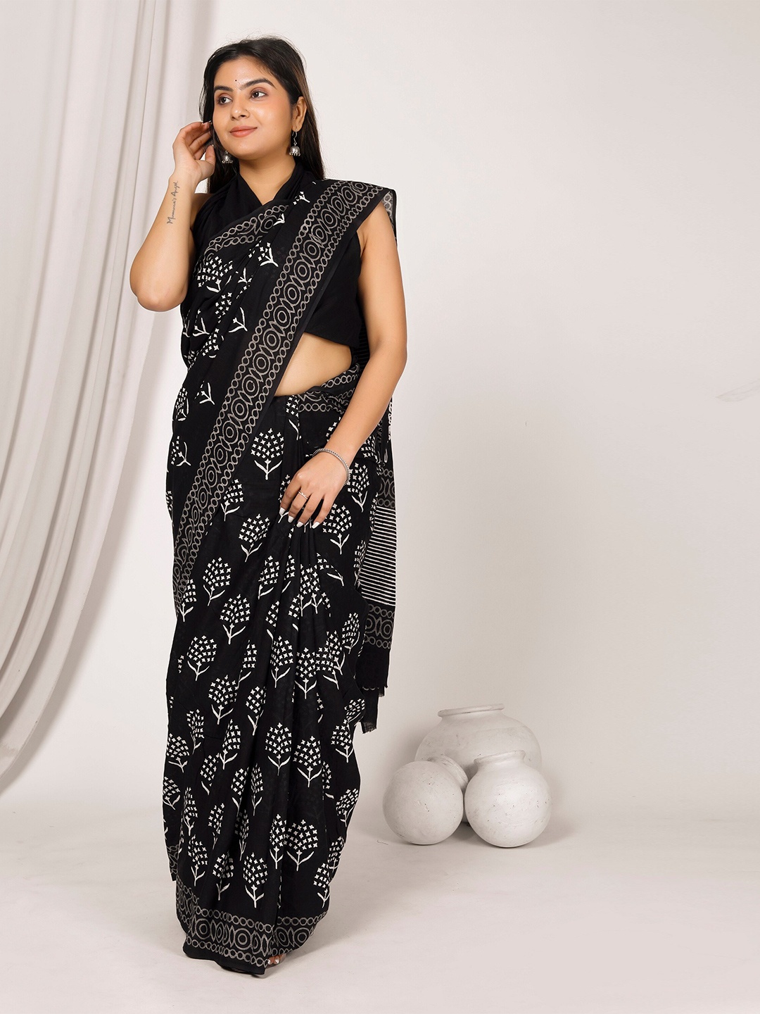 

Sanganeri Print Floral Pure Cotton Ikat Saree, Black