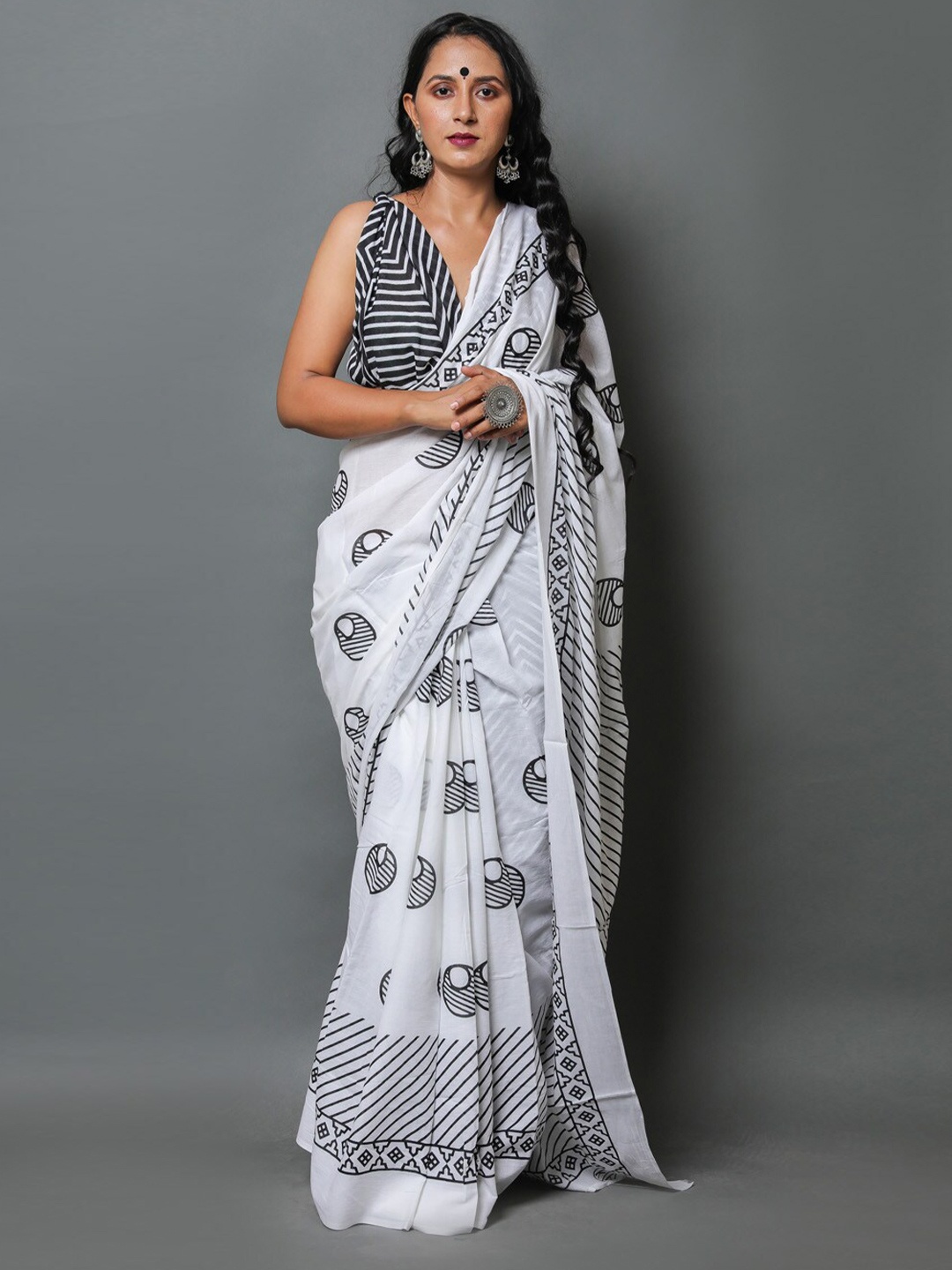 

JAIPURI BLOCK PRINT Ethnic Motifs Printed Pure Cotton Bagru Saree, White