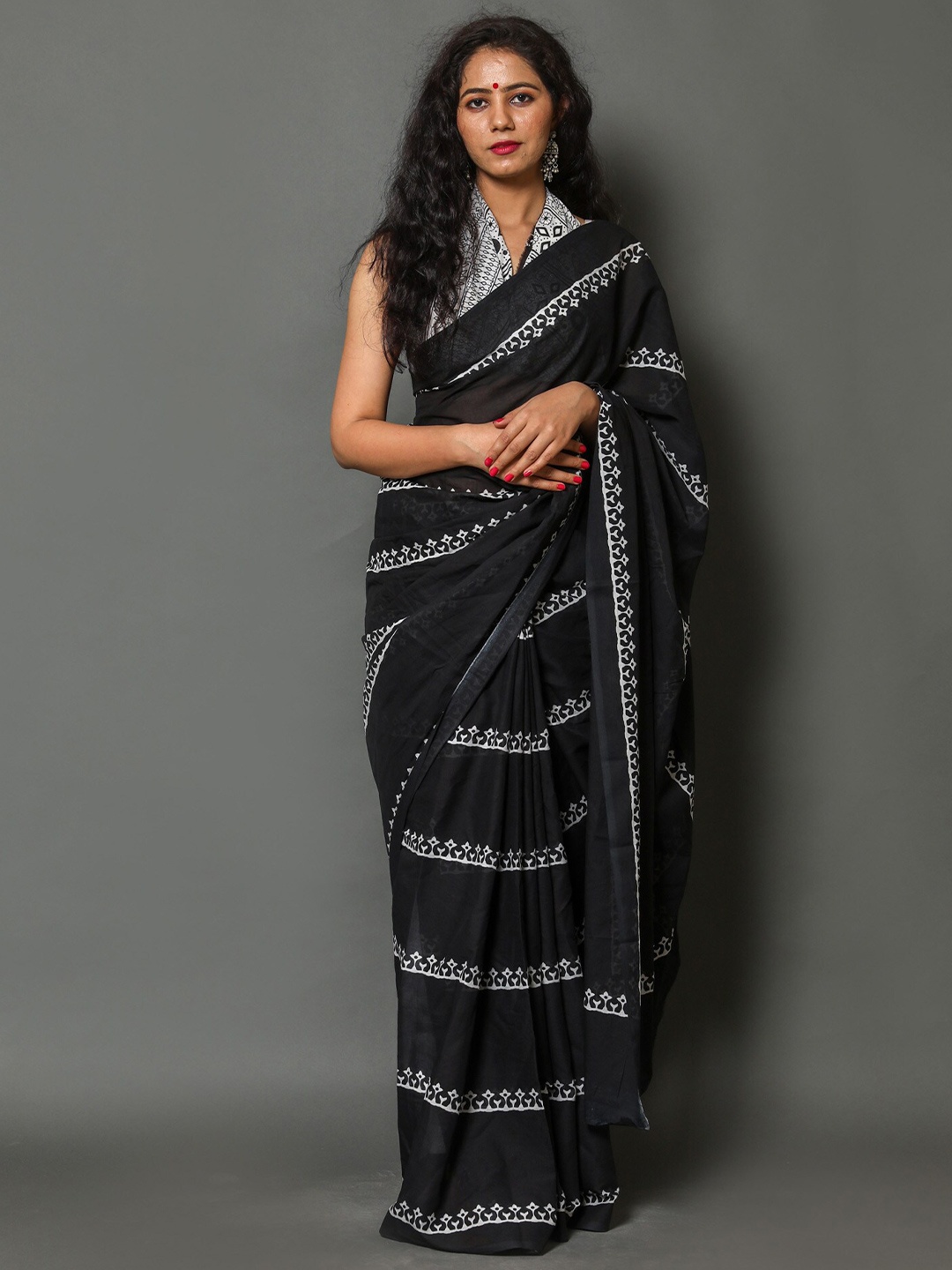 

JAIPURI BLOCK PRINT Ethnic Motifs Printed Pure Cotton Bagru Saree, Black