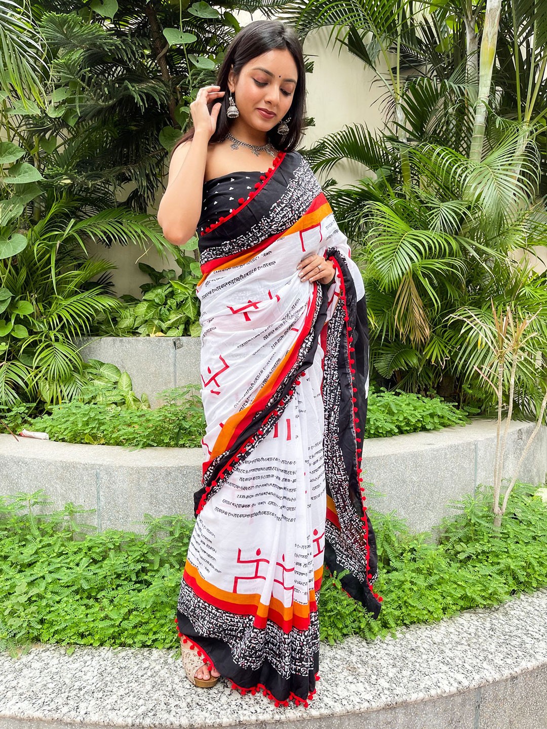

JAIPURI BLOCK PRINT Typography Printed Pure Cotton Saree, White