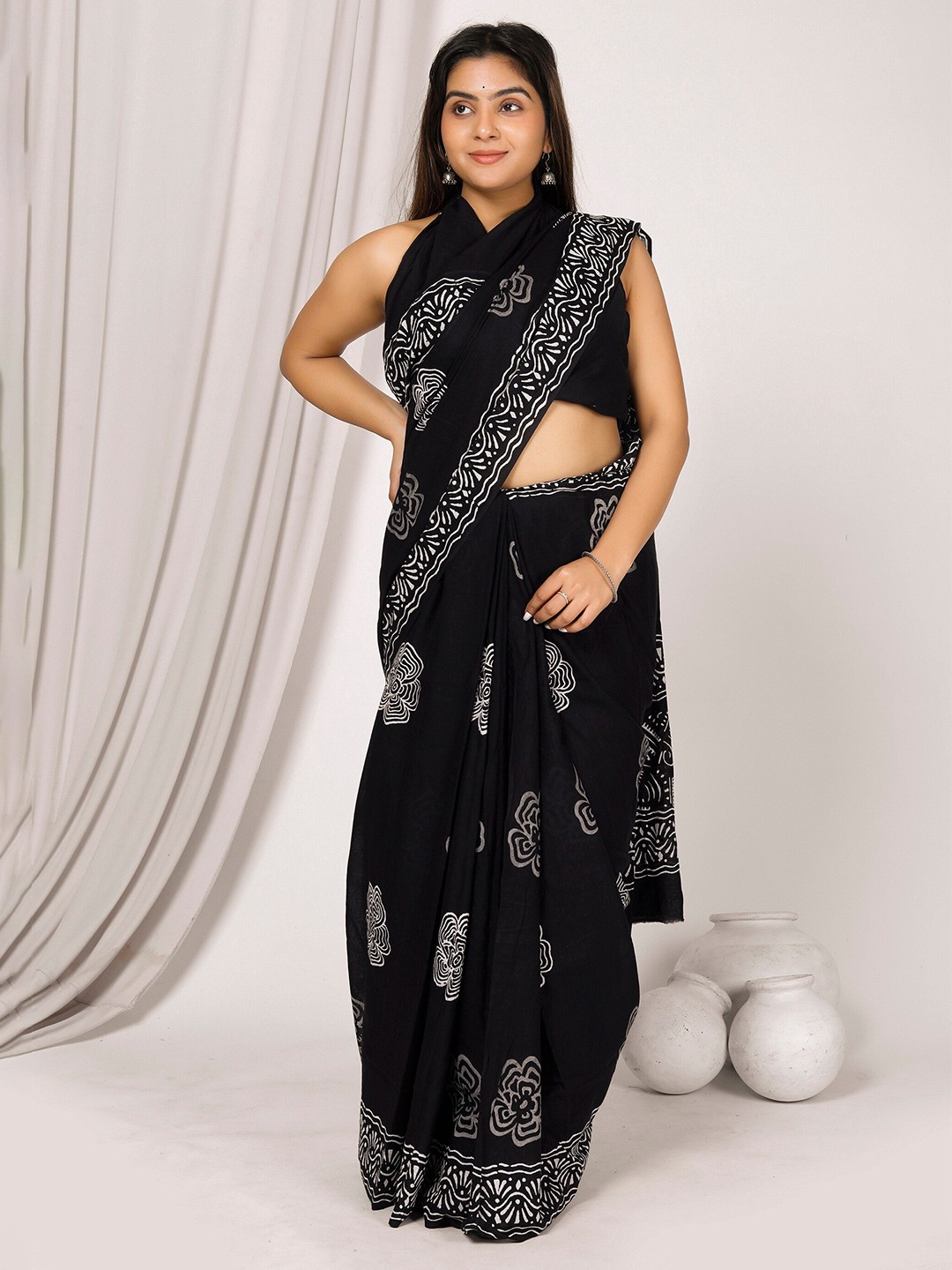 

JAIPURI BLOCK PRINT Ethnic Motifs Pure Cotton Bagru Saree, Black