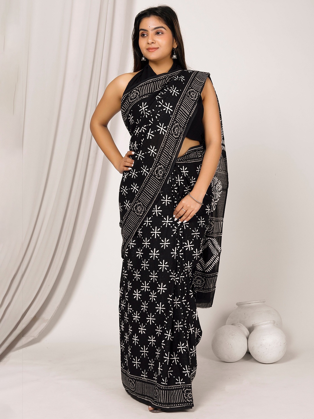 

JAIPURI BLOCK PRINT Batik Printed Pure Cotton Bagru Saree, Black