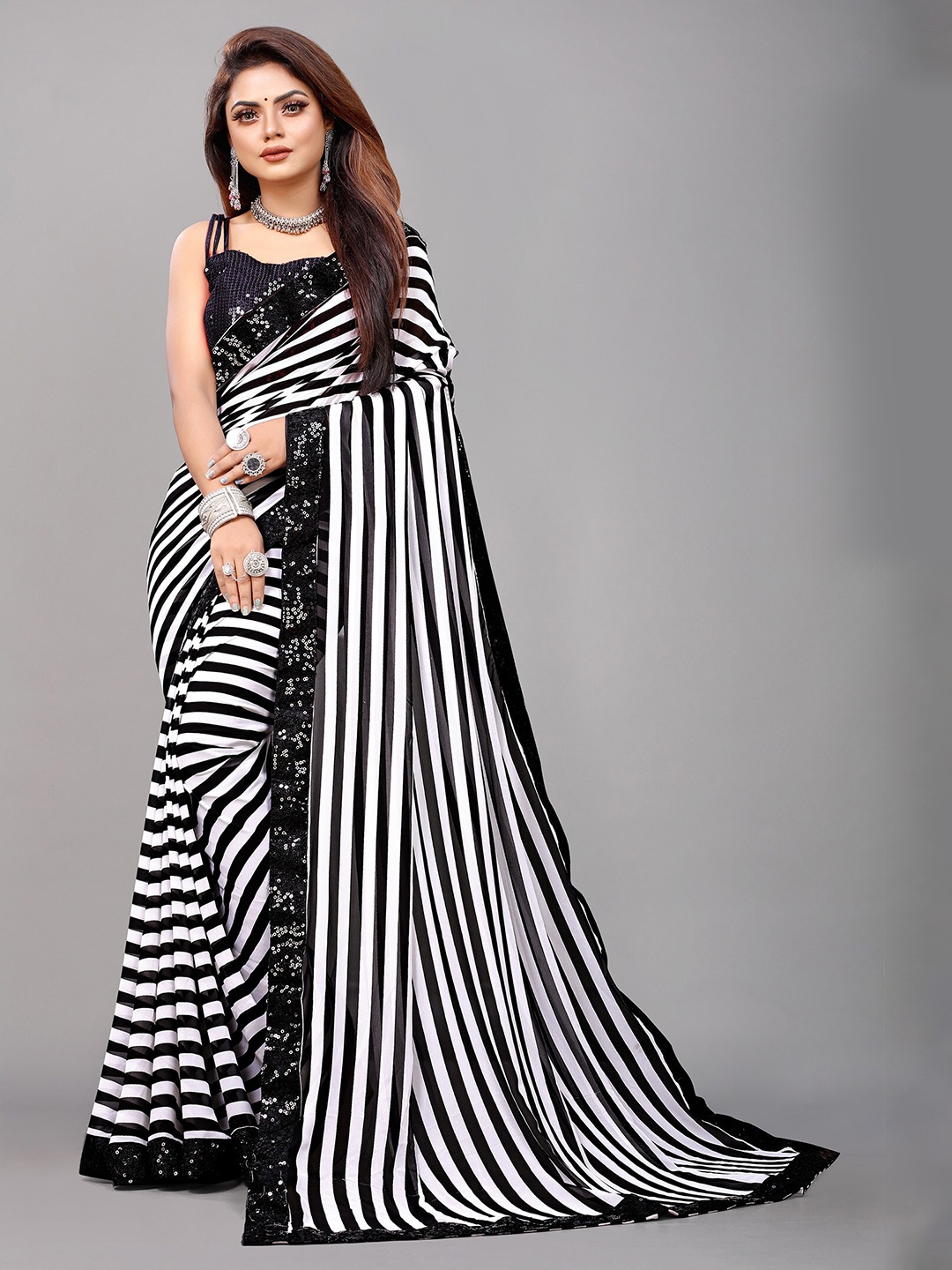 

Reeta Fashion Striped Sequinned Pure Georgette Lace Saree, Black