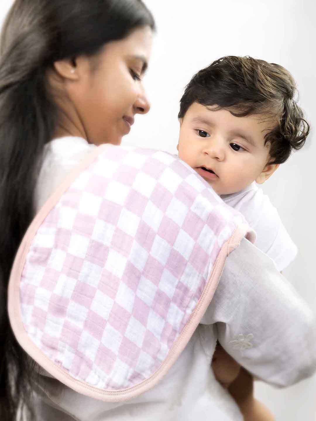 

THEONI White and green leaf Printed Pure Cotton 2-in-1 Burpy Bib for Infants