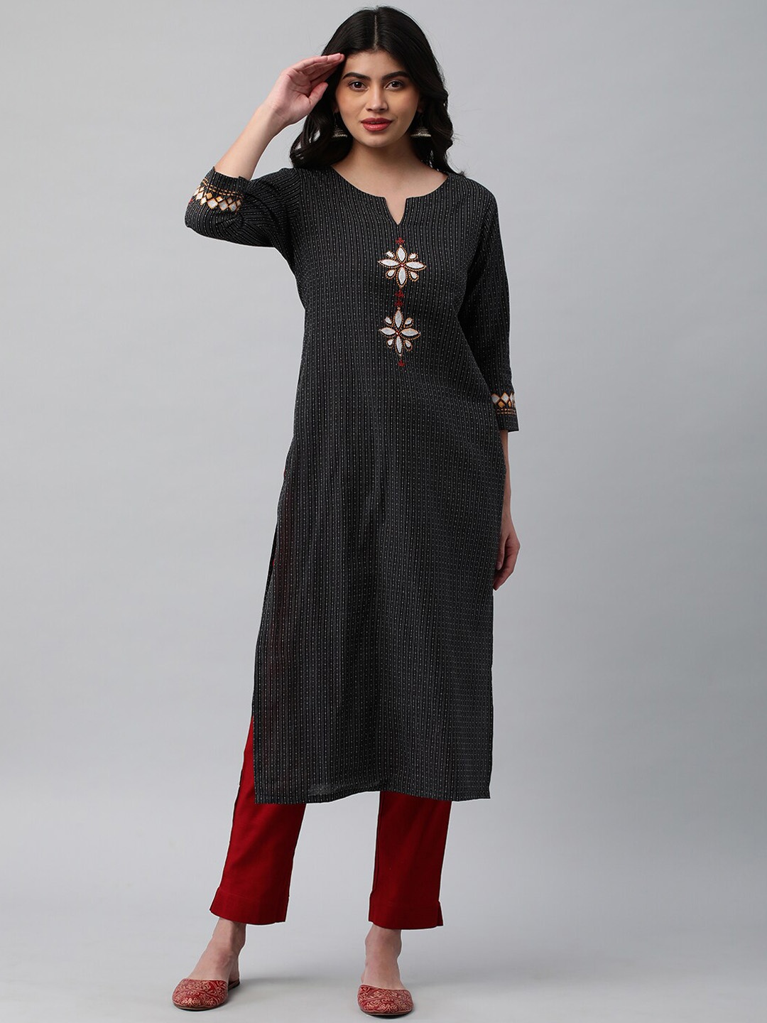 

KAMI KUBI Round Neck Three Quarter Sleeves Thread Work Kurta, Black
