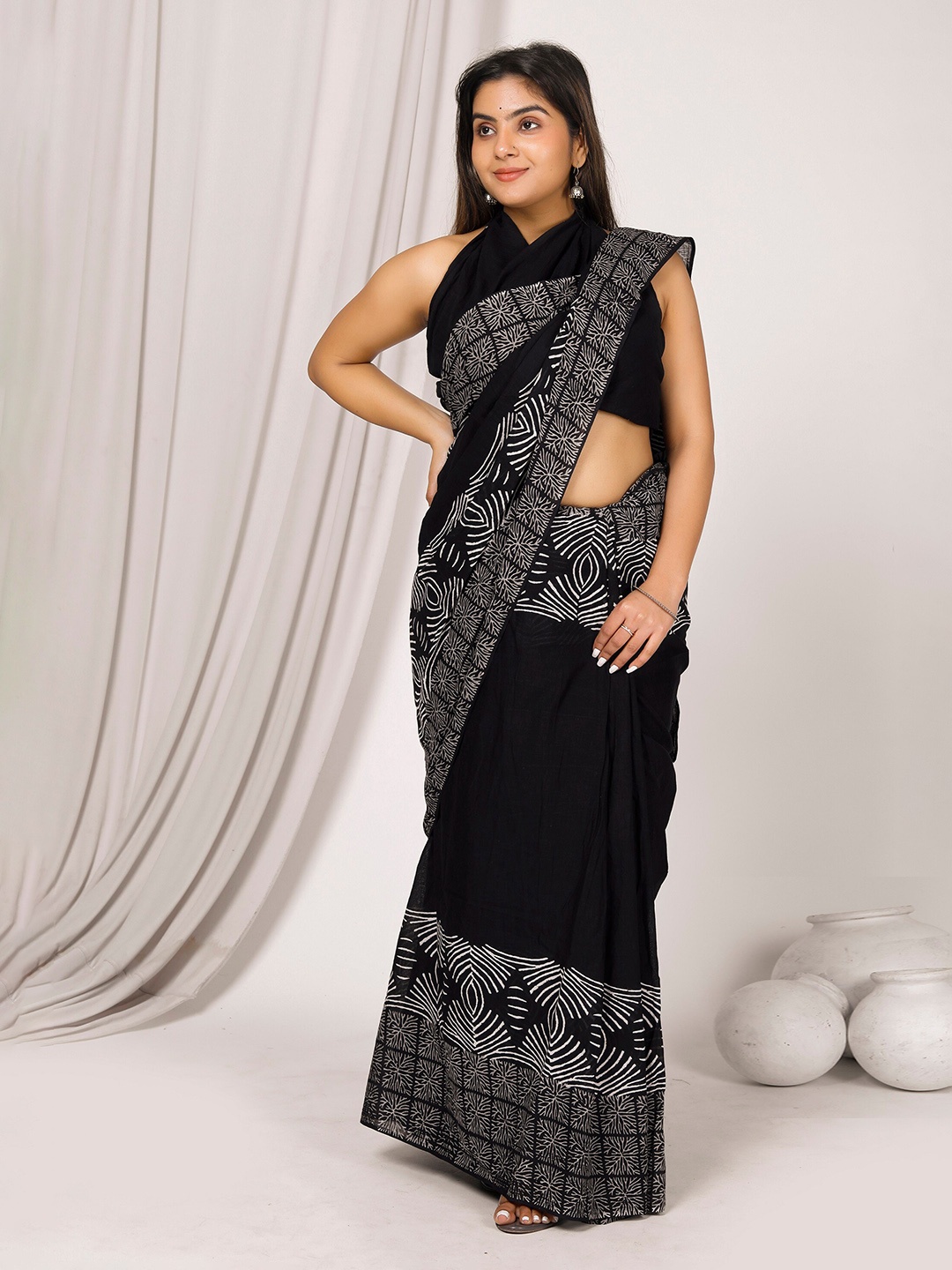 

JAIPURI BLOCK PRINT Ethnic Motifs Printed Pure Cotton Bagru Saree, Black
