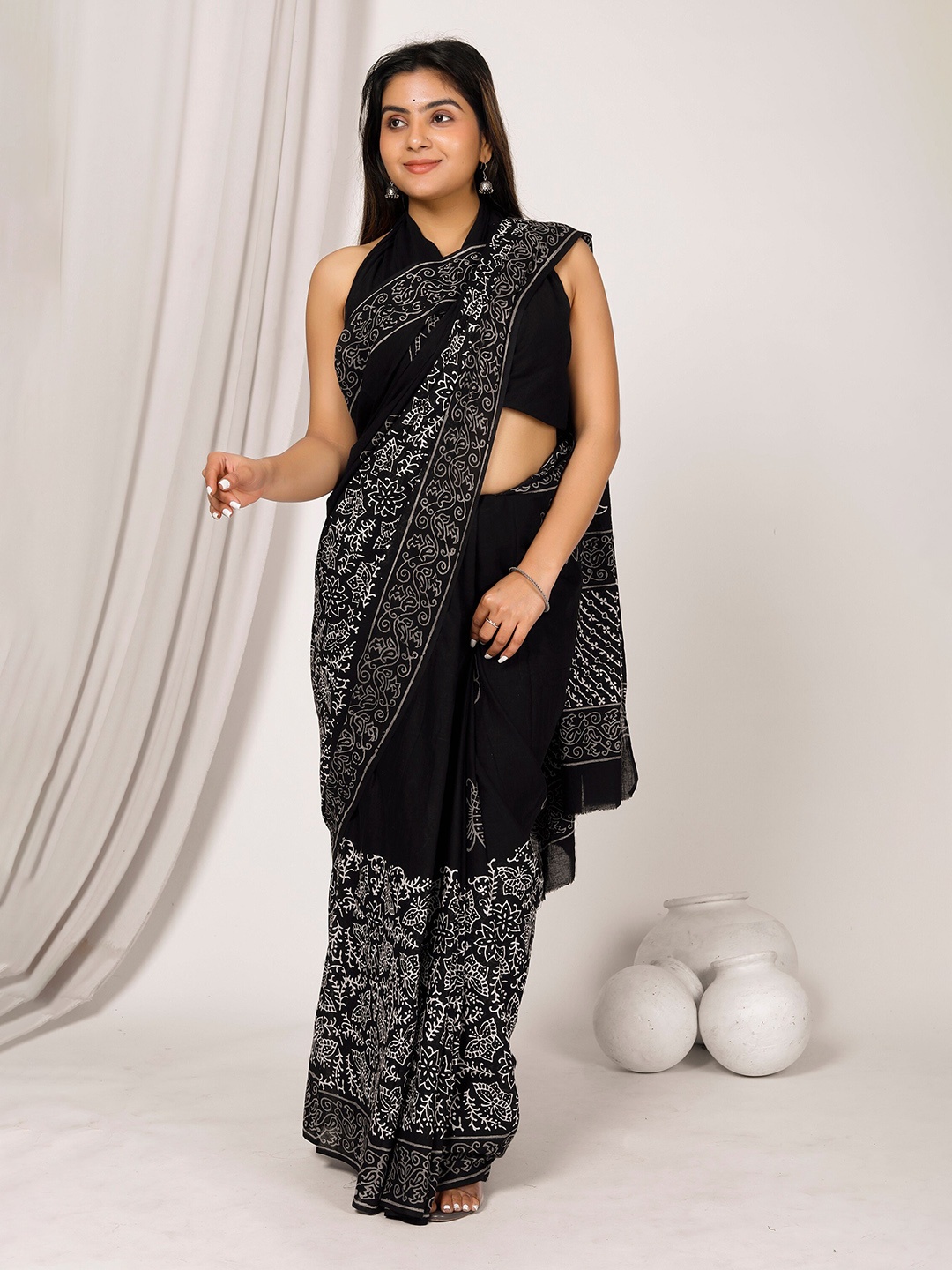 

JAIPURI BLOCK PRINT Floral Pure Cotton Ikat Saree, Black