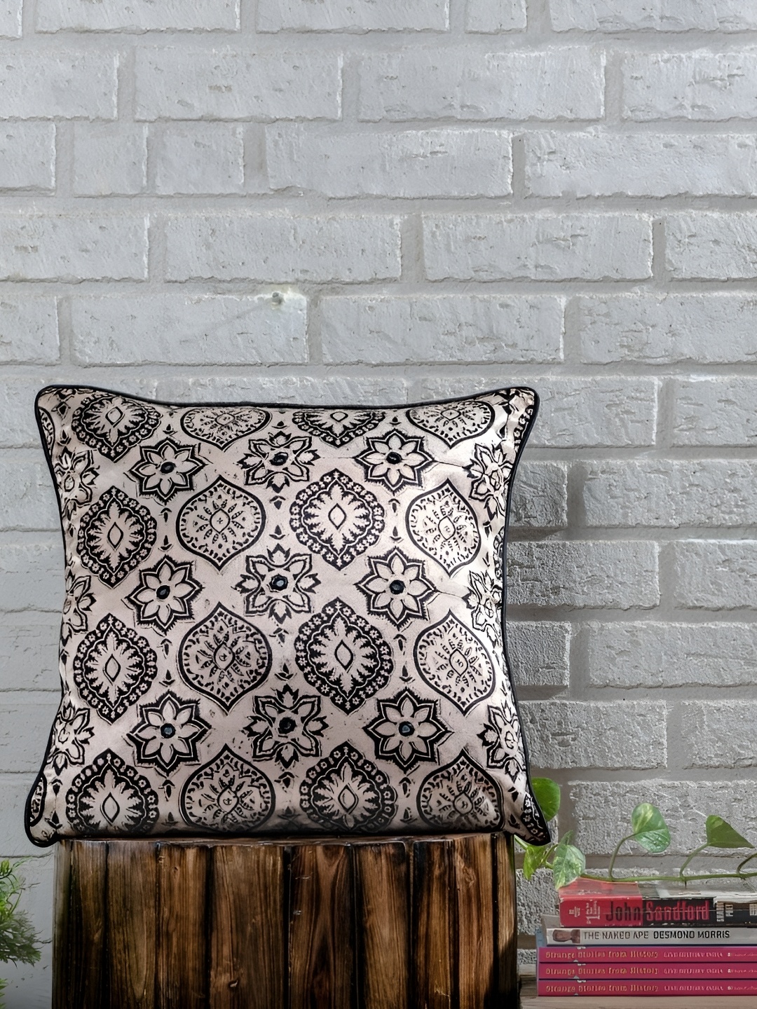 

Peepul Tree White & Black Ethnic Motifs Printed Square Cushion Cover