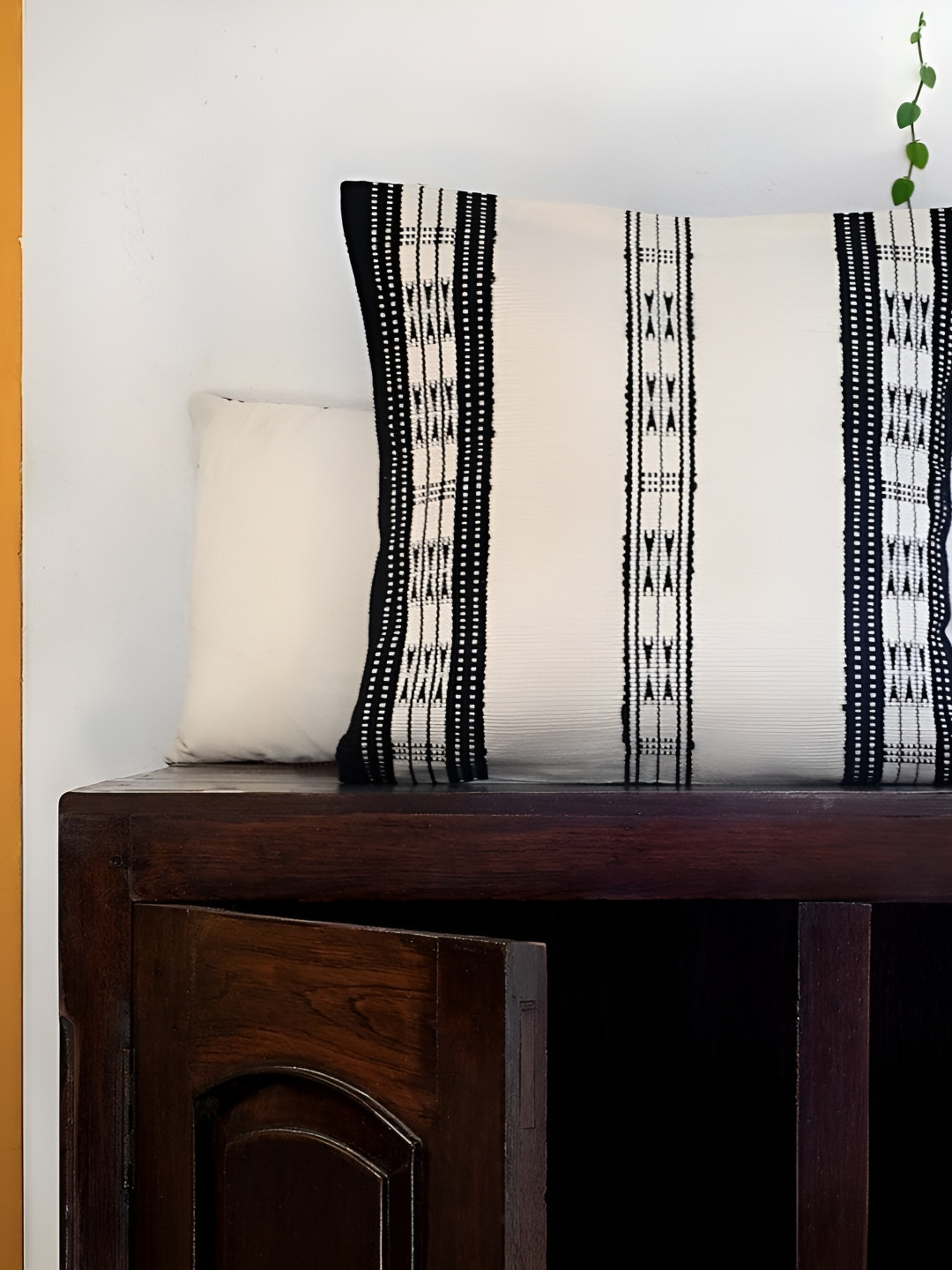 

Peepul Tree White & Black Geometric Printed Cotton Square Cushion Cover