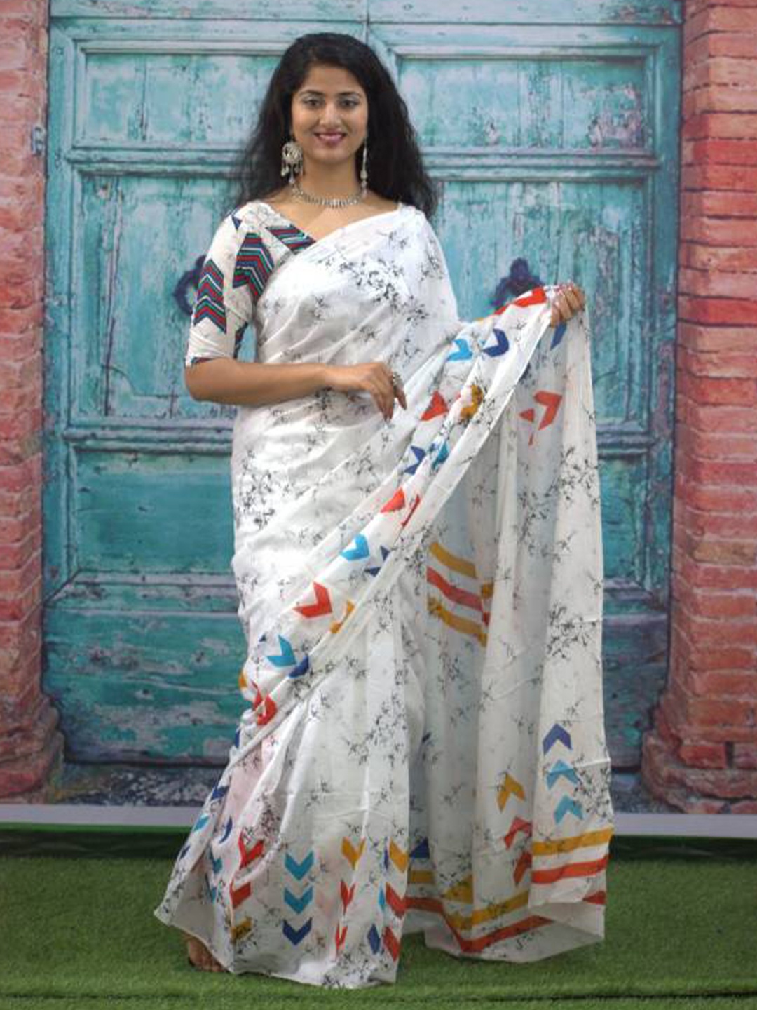 

JAIPURI BLOCK PRINT Batik Printed Pure Cotton Bagru Saree, White