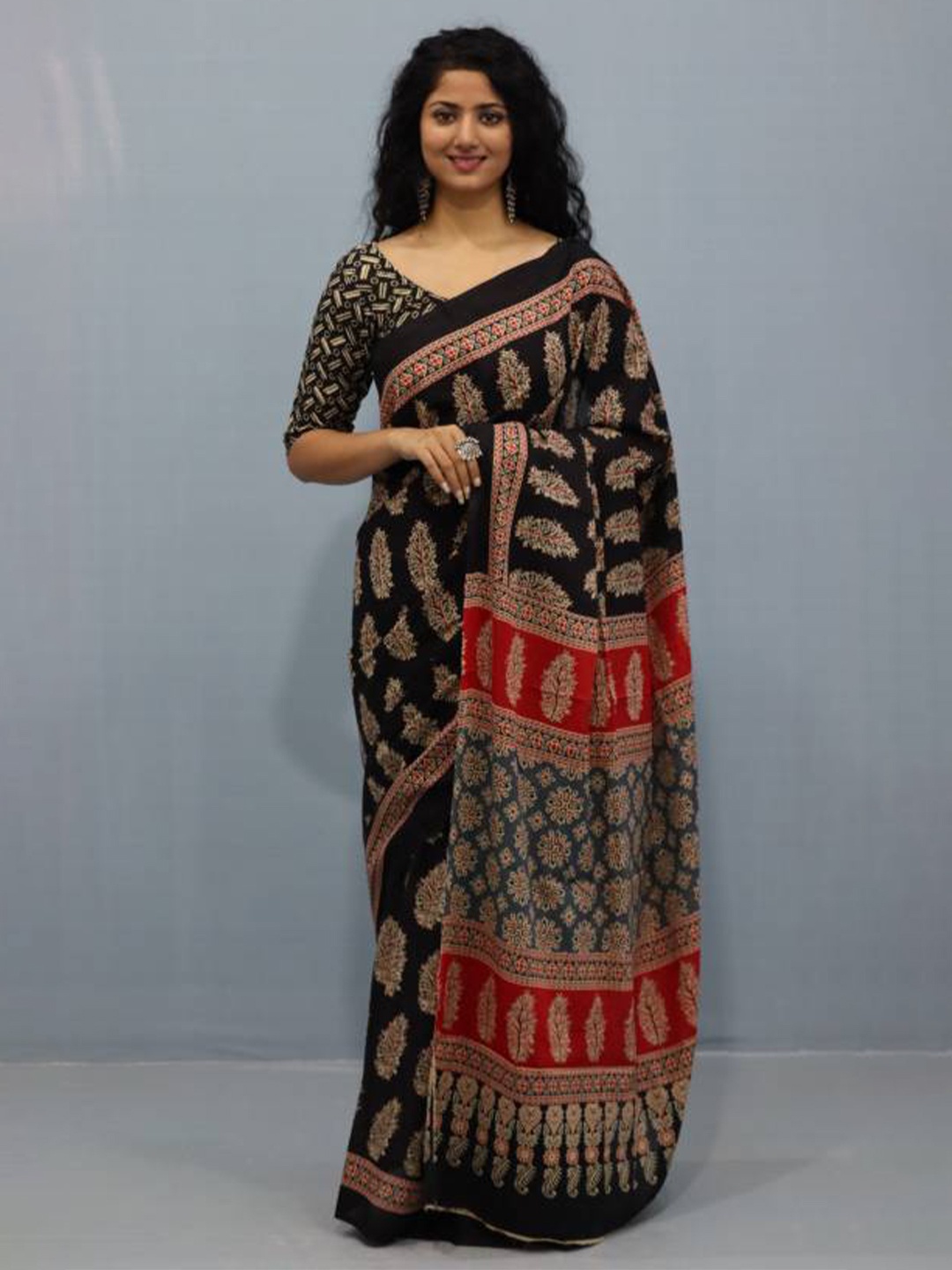 

JAIPURI BLOCK PRINT Ethnic Motifs Pure Cotton Bagru Saree, Black