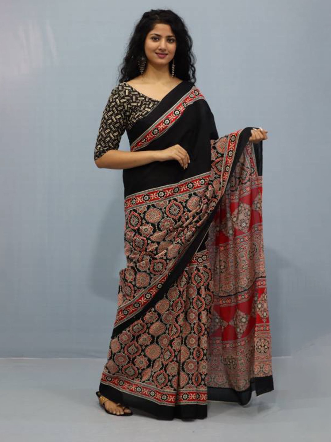 

JAIPURI BLOCK PRINT Ethnic Motifs Pure Cotton Bagru Saree, Black