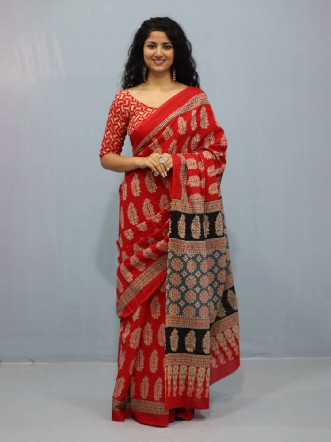 

JAIPURI BLOCK PRINT Ethnic Motifs Printed Bagru Saree, Red