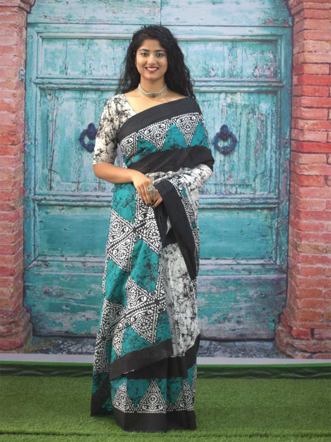

JAIPURI BLOCK PRINT Mulmul Cotton Block Print Saree, White