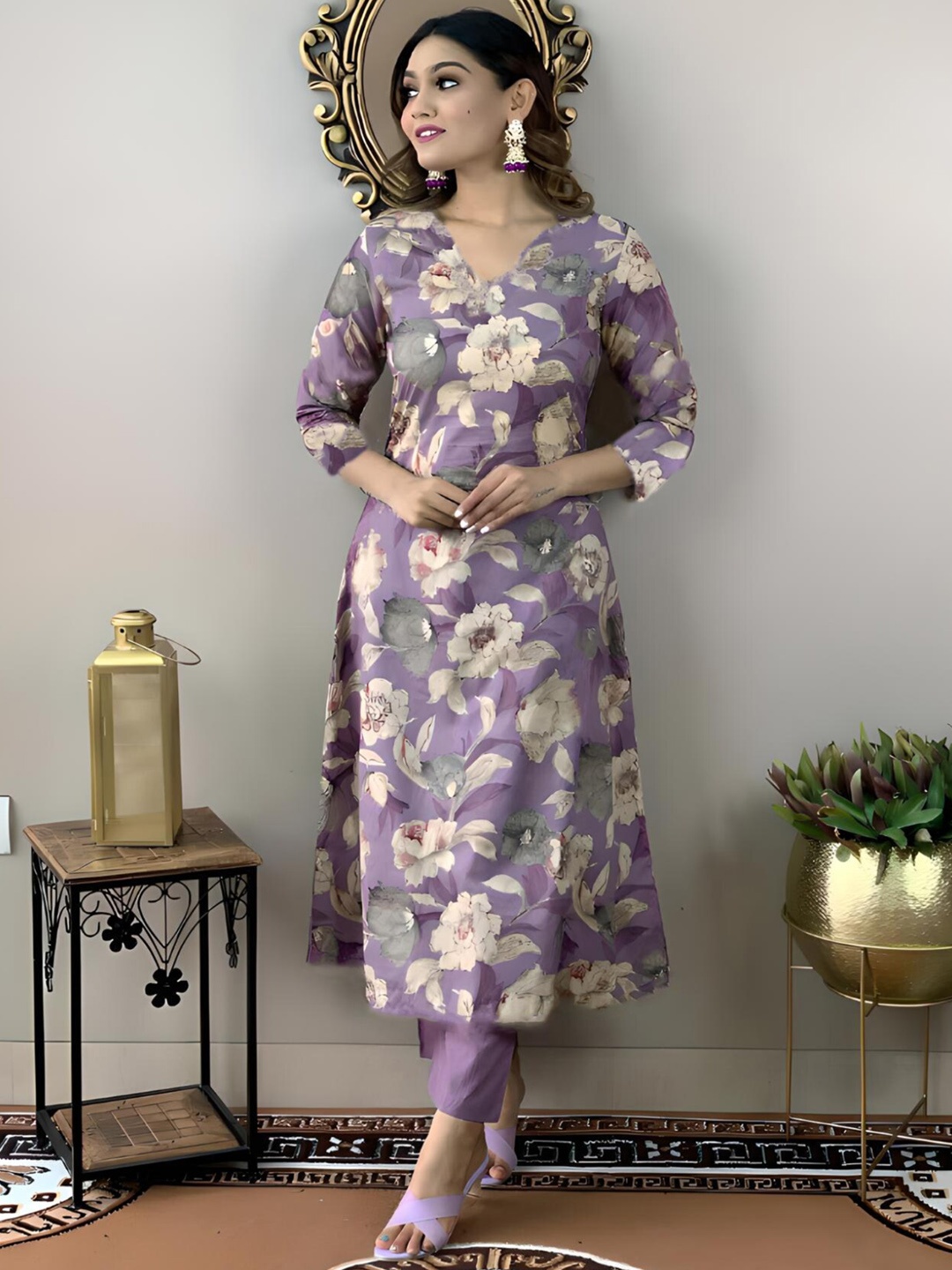 

GoSriKi Floral Printed V-Neck Straight Kurta With Trousers, Purple