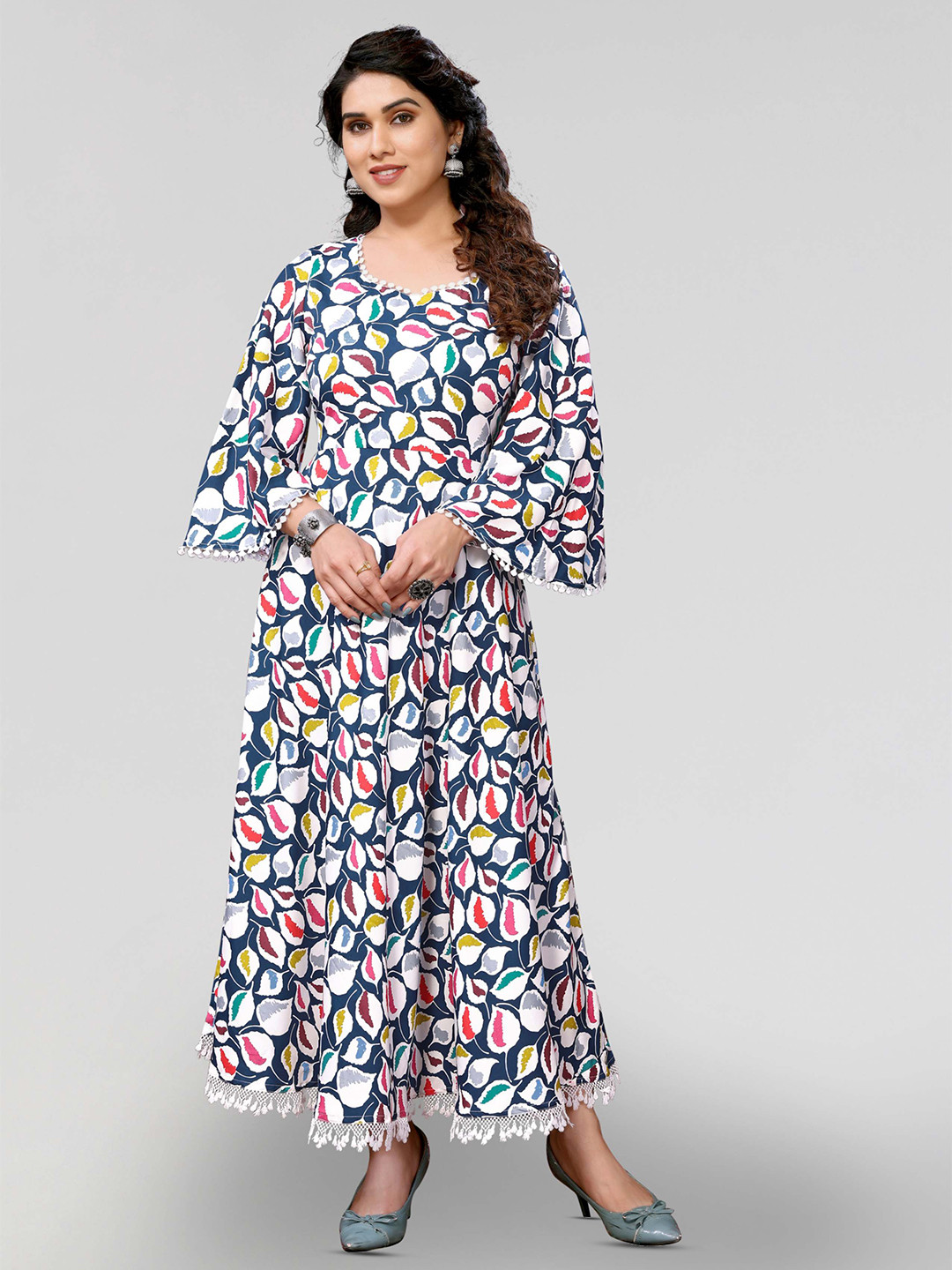 

PYARI - A style for every story Sweetheart Neck Bell Sleeves Fit & Flare Maxi Dress, Green