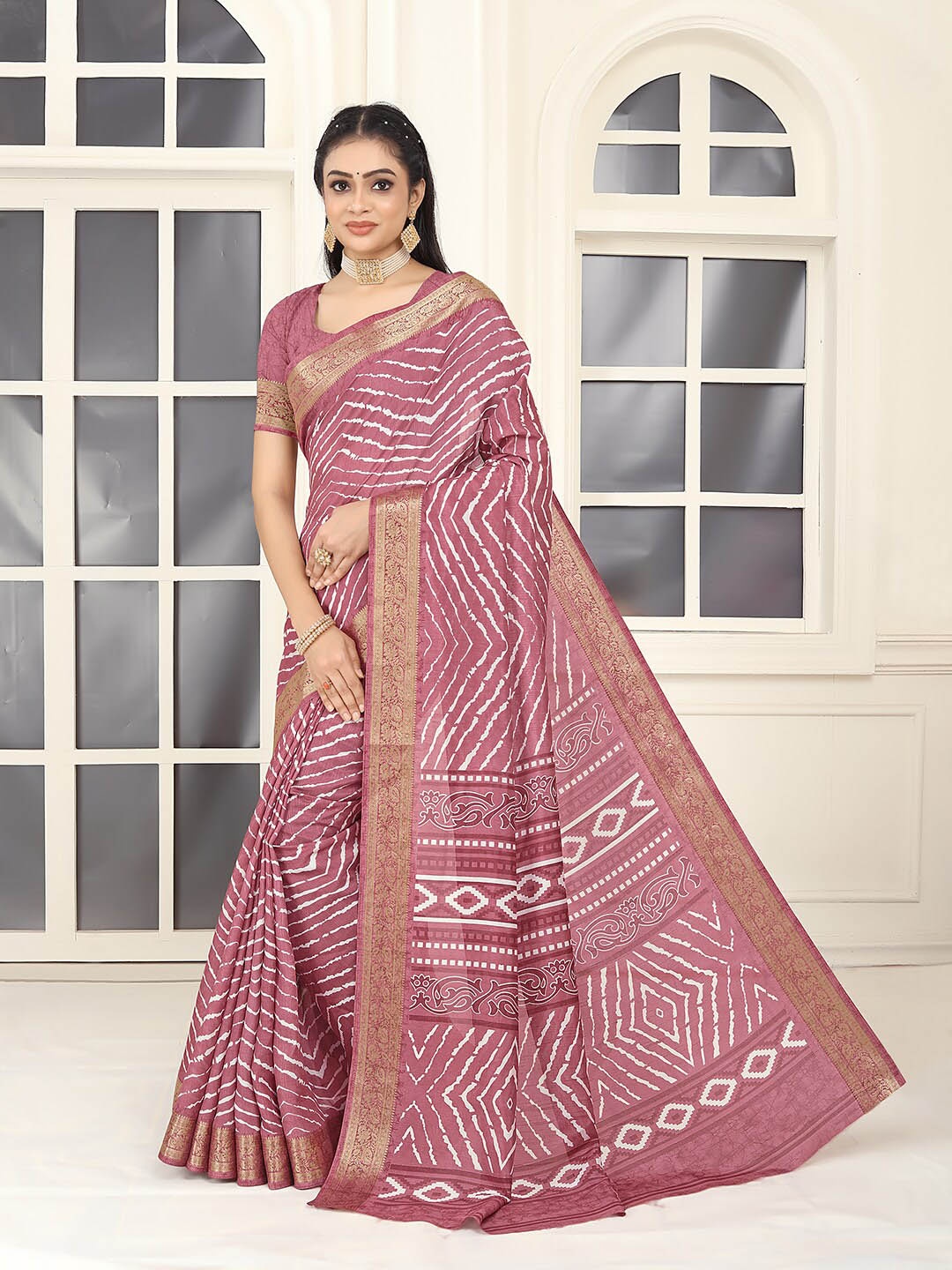 

Pionex Striped Zari Leheriya Saree, Magenta