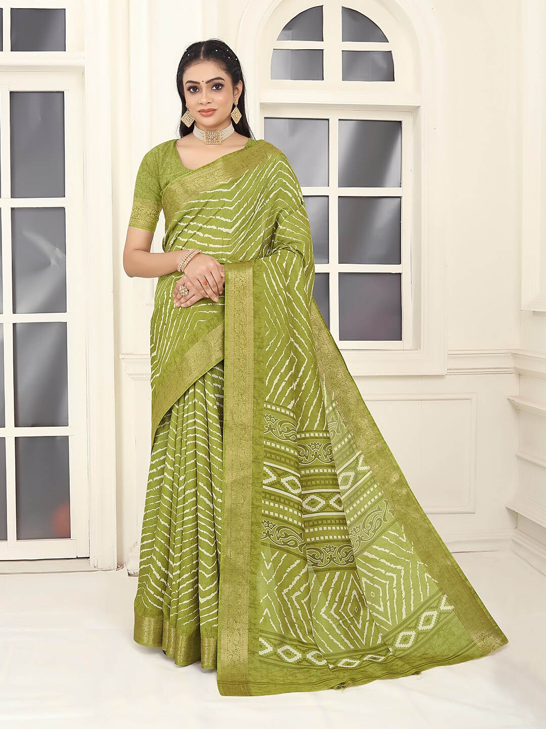 

Pionex Striped Zari Leheriya Saree, Green