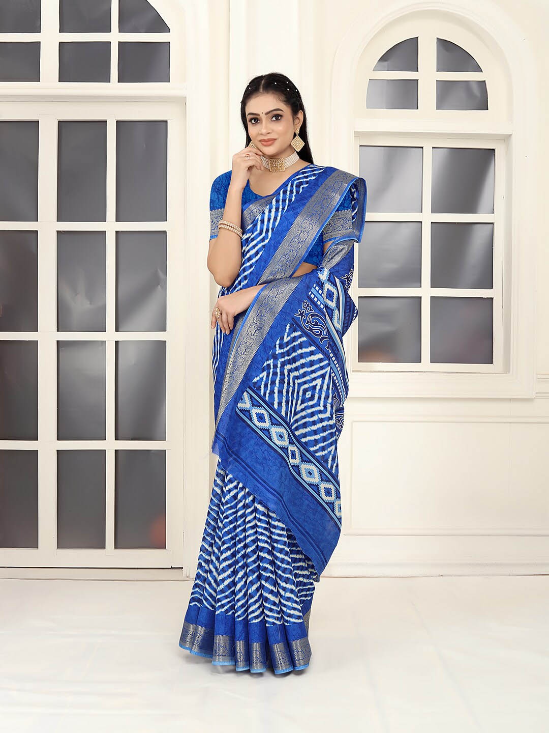 

Pionex Ethnic Motifs Zari Printde Leheriya Saree, Navy blue