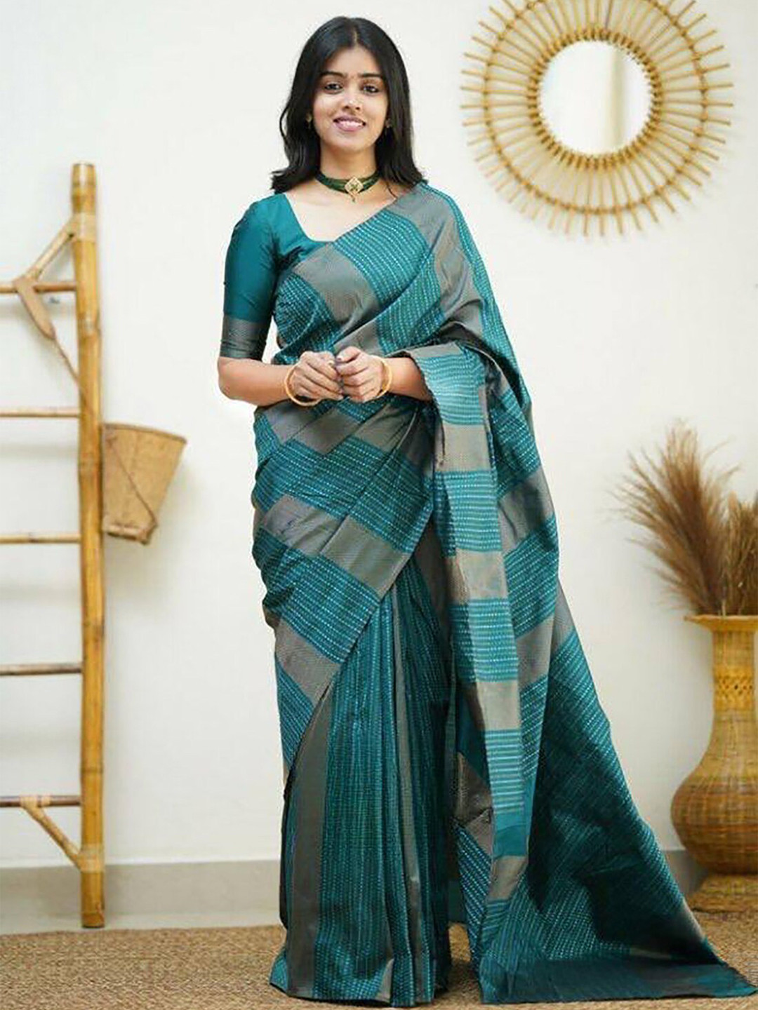 

Anjaneya Sarees Ethnic Woven Design Silk Banarasi Saree, Green