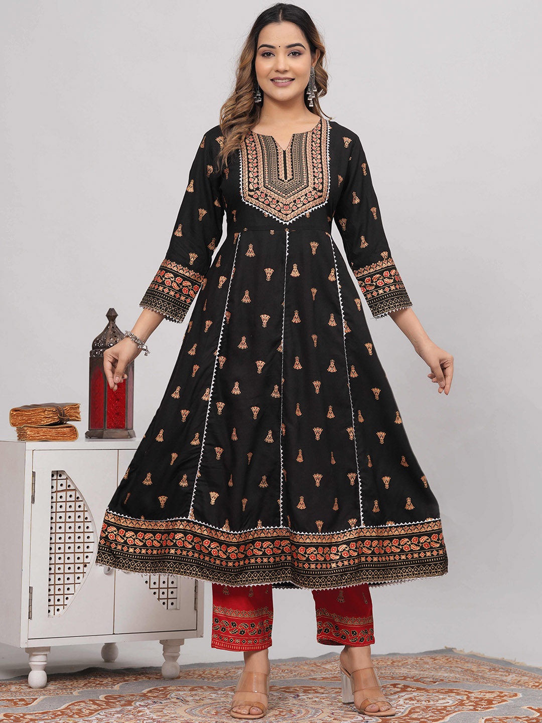 

BAESD Ethnic Motifs Printed Empire Gotta Patti Kurta with Trousers, Black