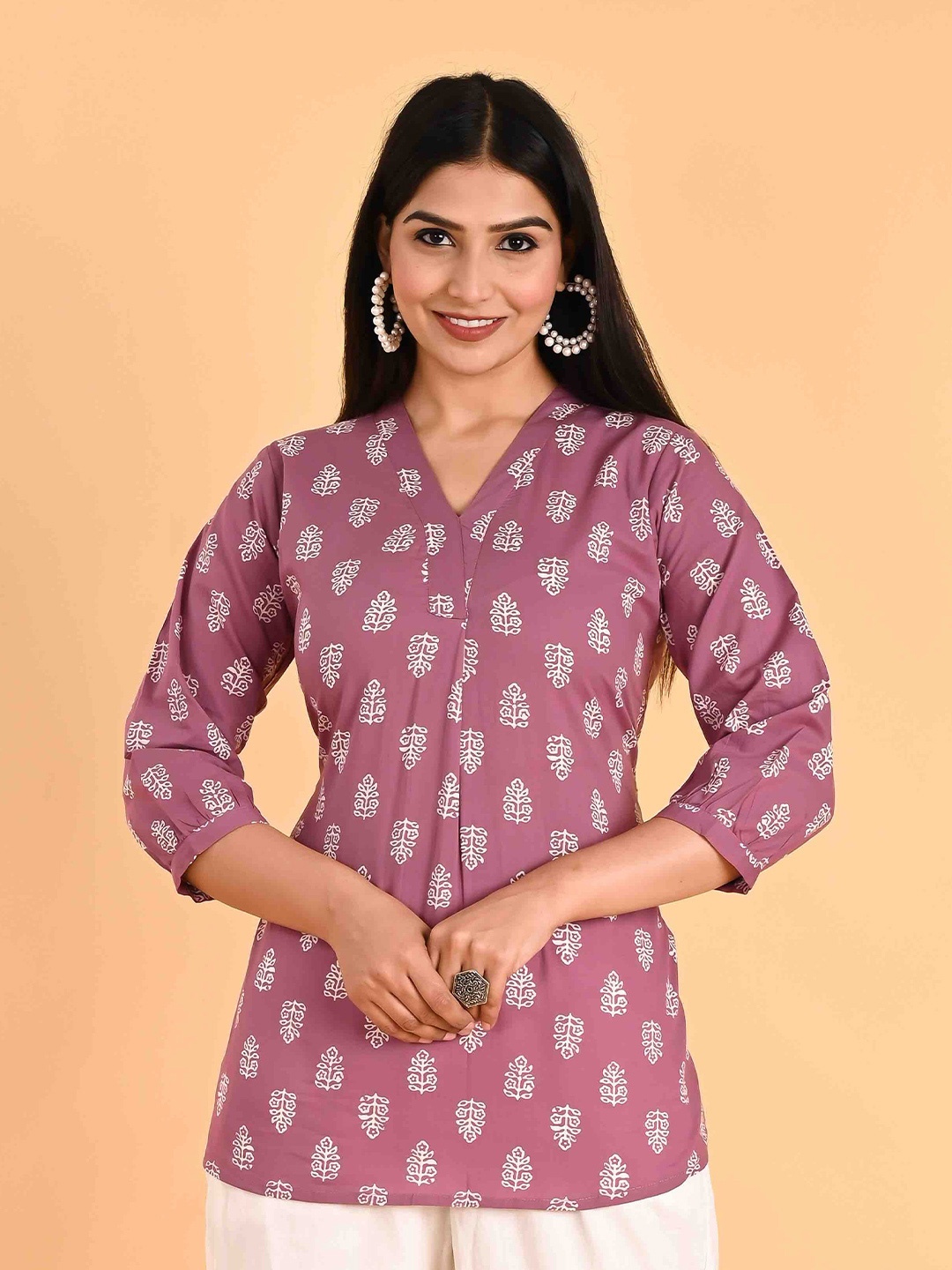 

Do Dhaage Ethnic Motifs Printed V-Neck Cotton Top, Pink