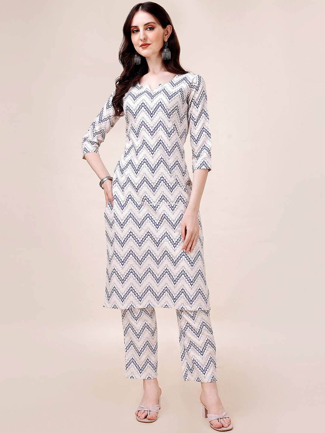 

WILNERCROWN Geometric Printed Straight Kurta with Trousers, Blue