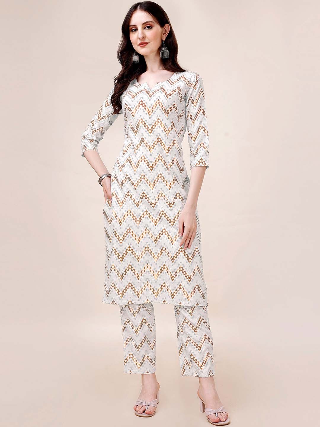 

WILNERCROWN Geometric Printed Straight Kurta with Trousers, Off white