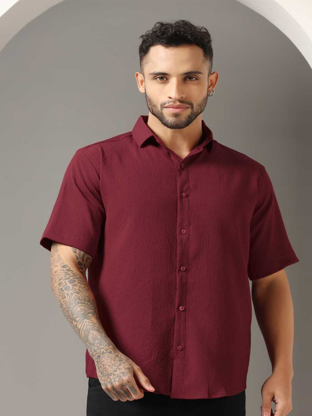 

GRECIILOOKS Classic Textured Self Design Short Sleeves Casual Shirt, Maroon