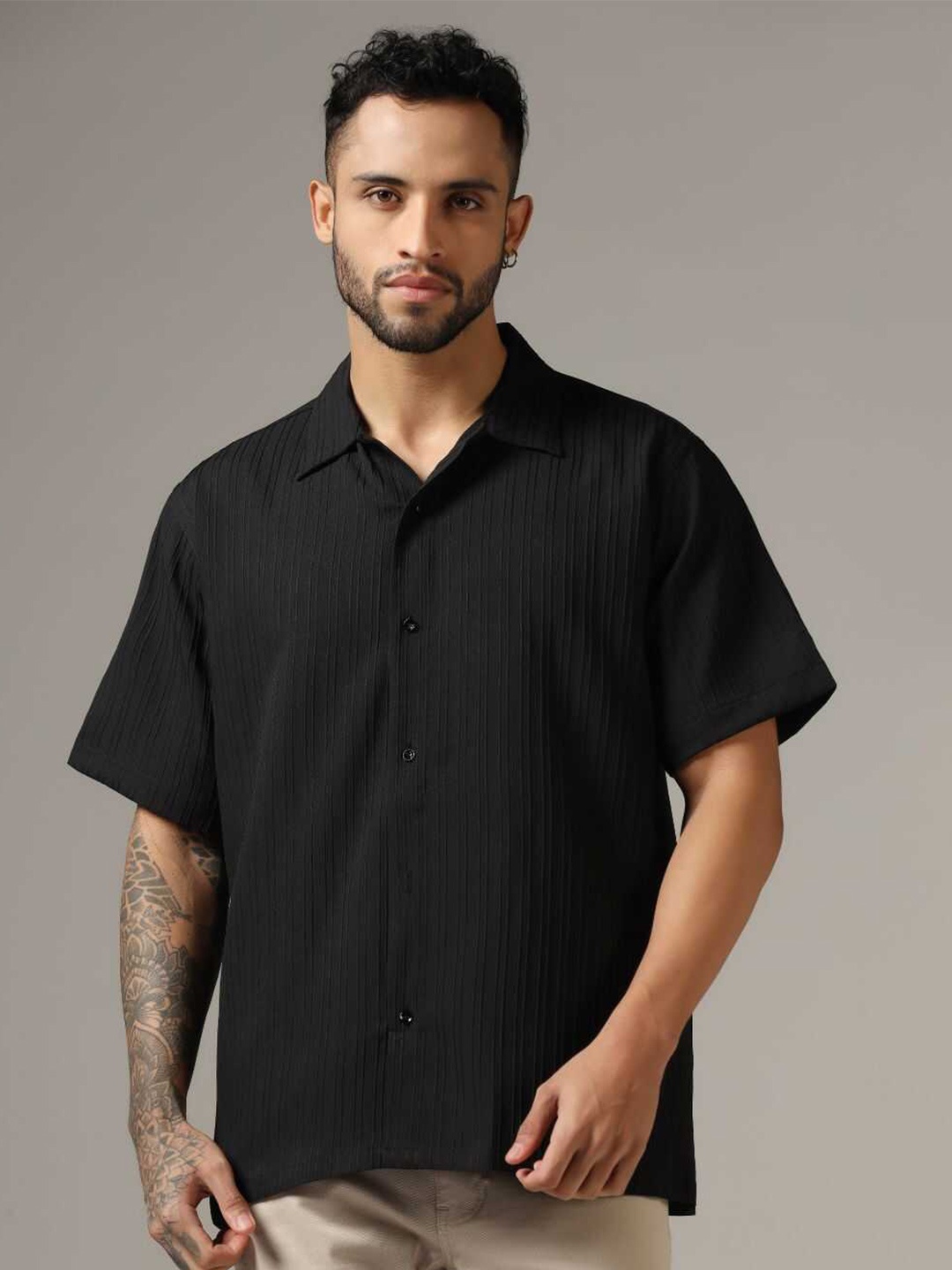

GRECIILOOKS Classic Textured Self Design Short Sleeves Casual Shirt, Black