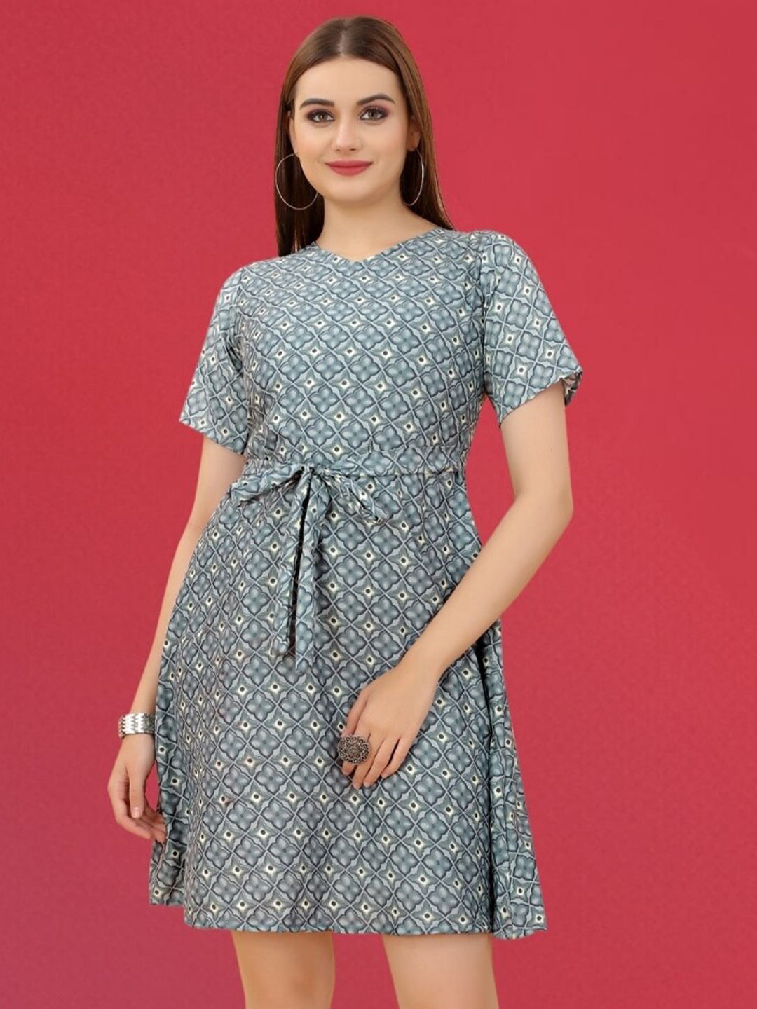 

MAGMINA Geometric Printed V-Neck A-line Dress, Grey