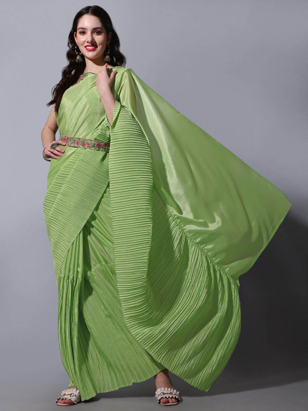

Angroop Silk Cotton Belted Saree, Green