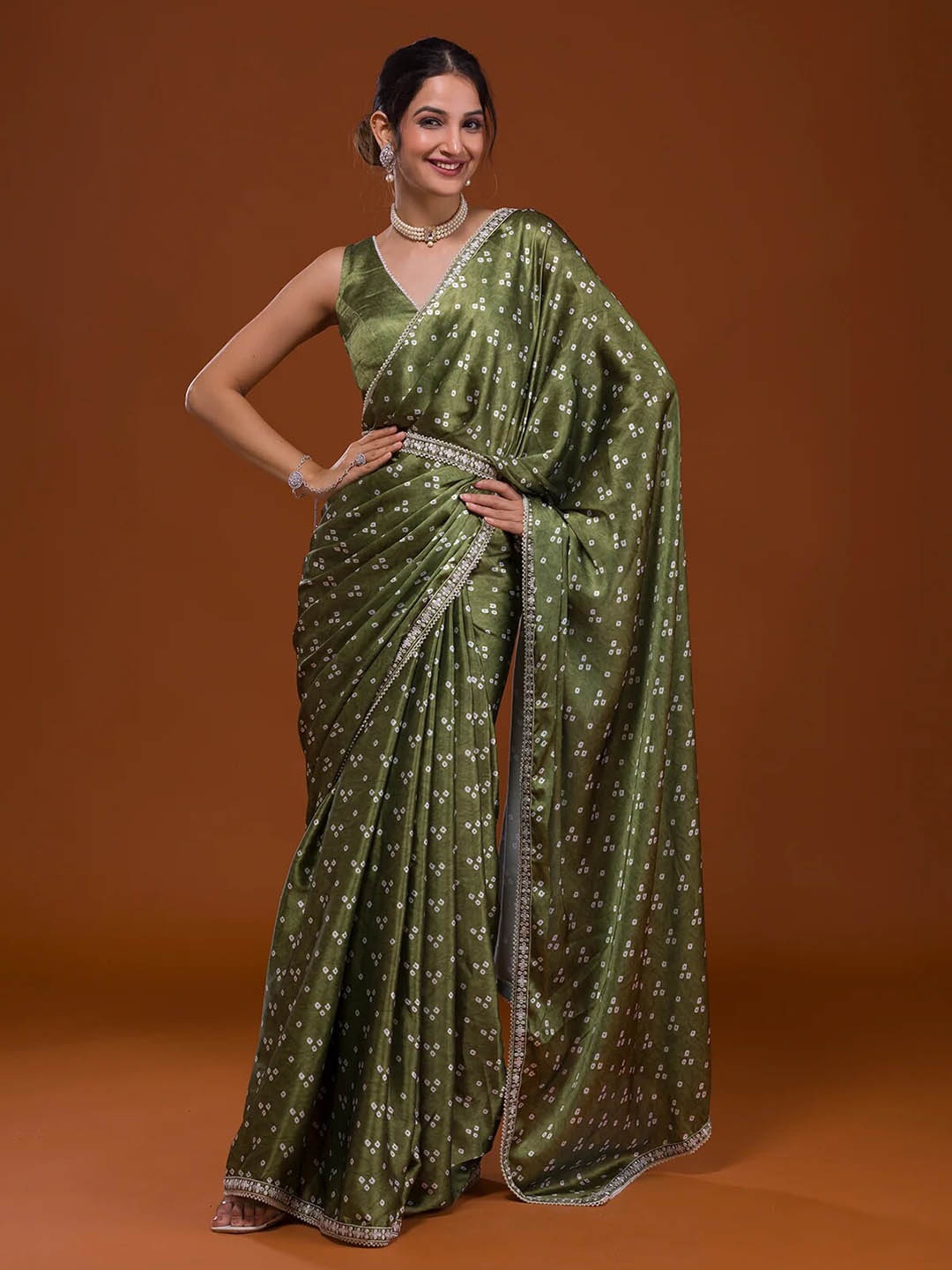 

Angroop Bandhani Embroidered Poly Crepe Belted Saree, Olive
