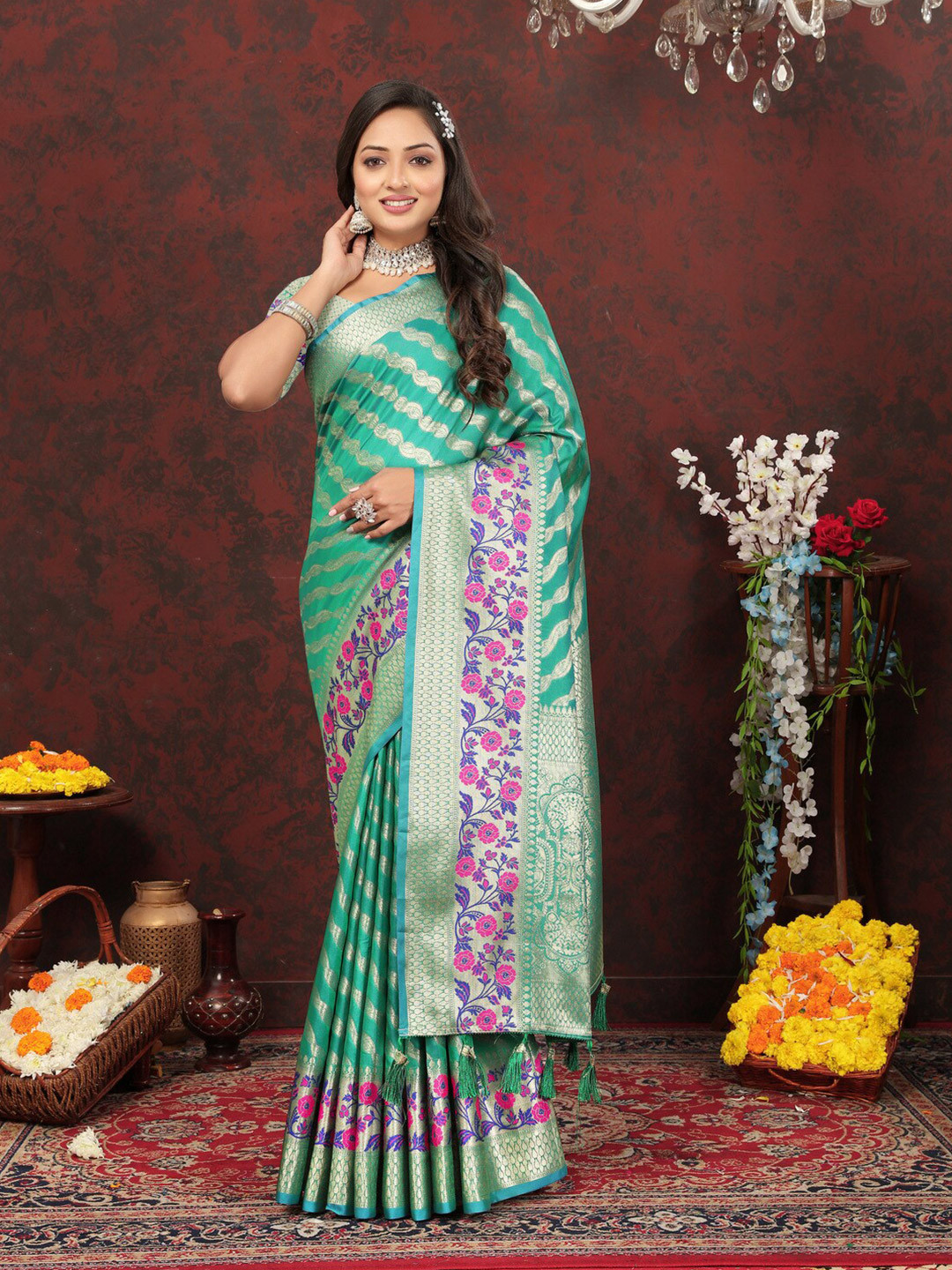 

KAPADIYA FAB Ethnic Motifs Woven Design Zari Organza Kanjeevaram Saree, Green