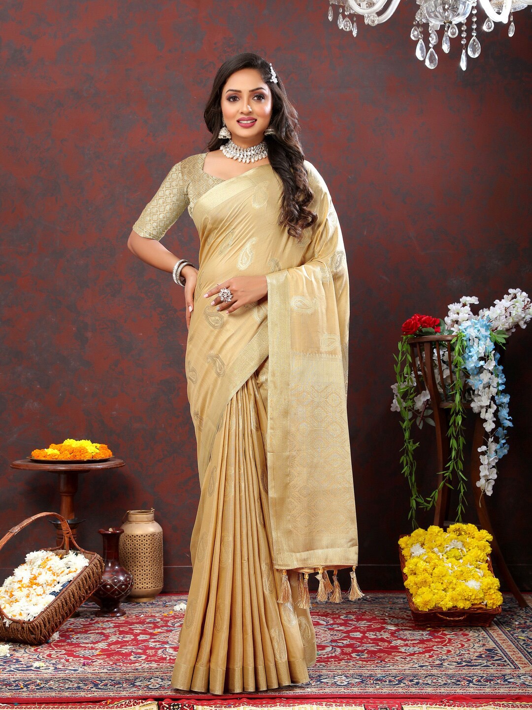

KAPADIYA FAB Woven Design Zari Organza Banarasi Saree, Cream