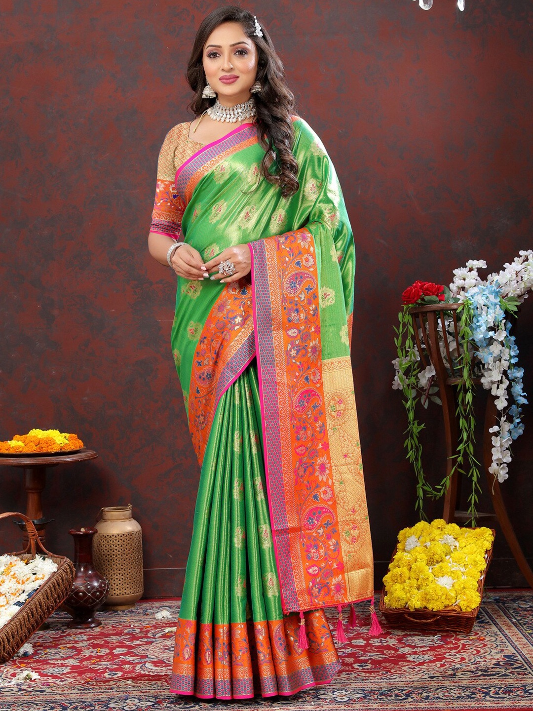 

KAPADIYA FAB Ethnic Motifs Woven Design Zari Organza Banarasi Saree, Green