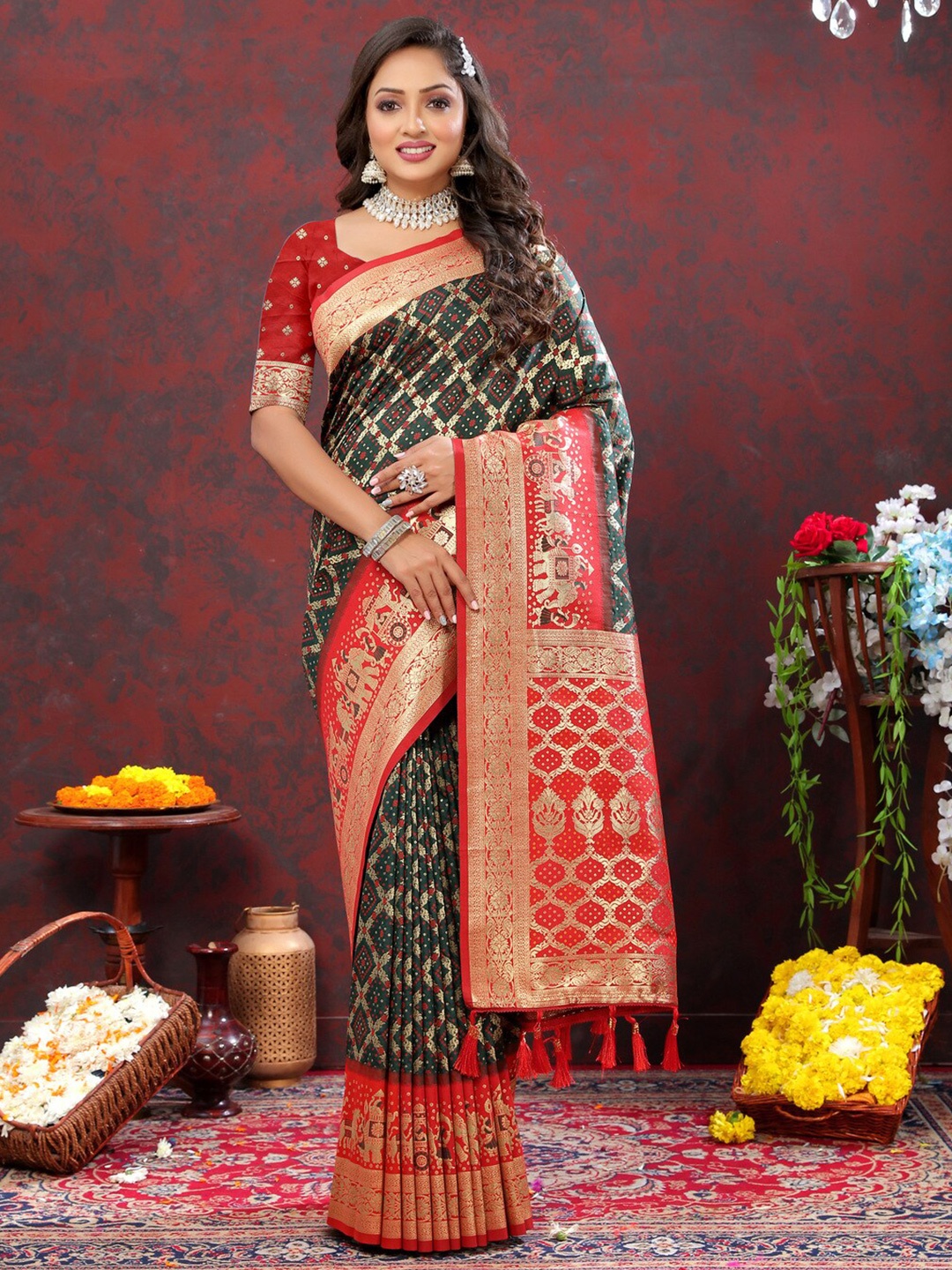 

KAPADIYA FAB Woven Design Zari Pure Silk Bandhani Saree, Black