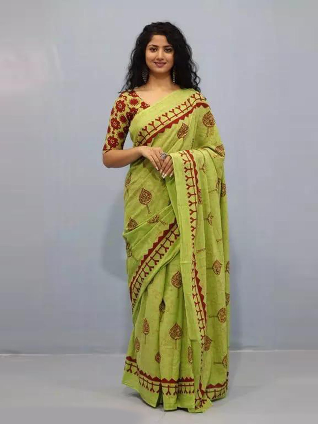 

TROPWEAR Ethnic Motifs Mulmul Cotton Block Print Saree, Green