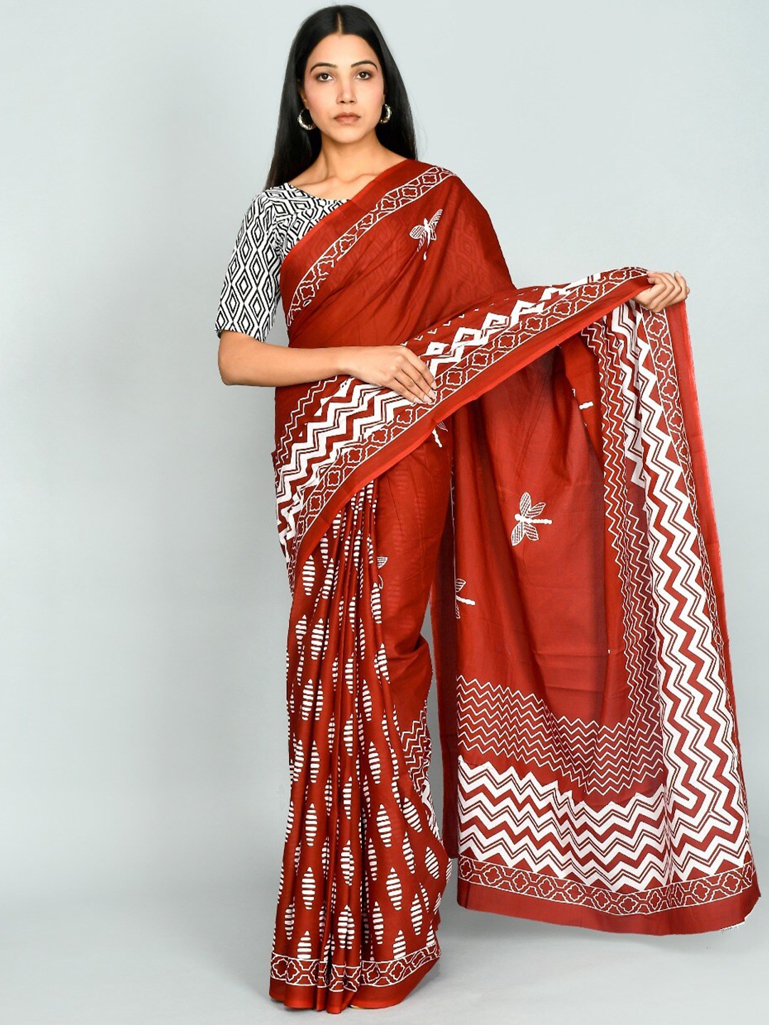 

TROPWEAR Ethnic Motifs Printed Cotton Linen Saree, Maroon