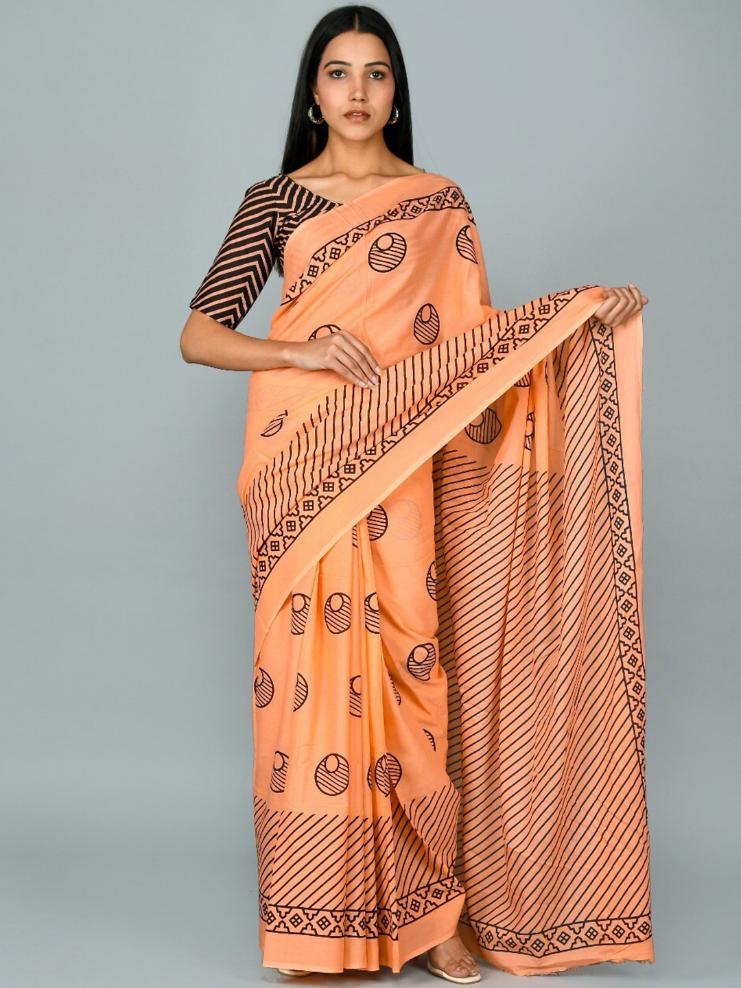 

TROPWEAR Ethnic Motifs Printed Pure Cotton Block Print Saree, Peach